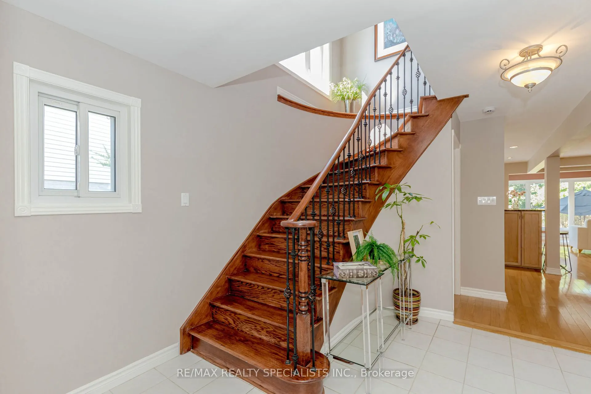 3350 Columbine Crescent