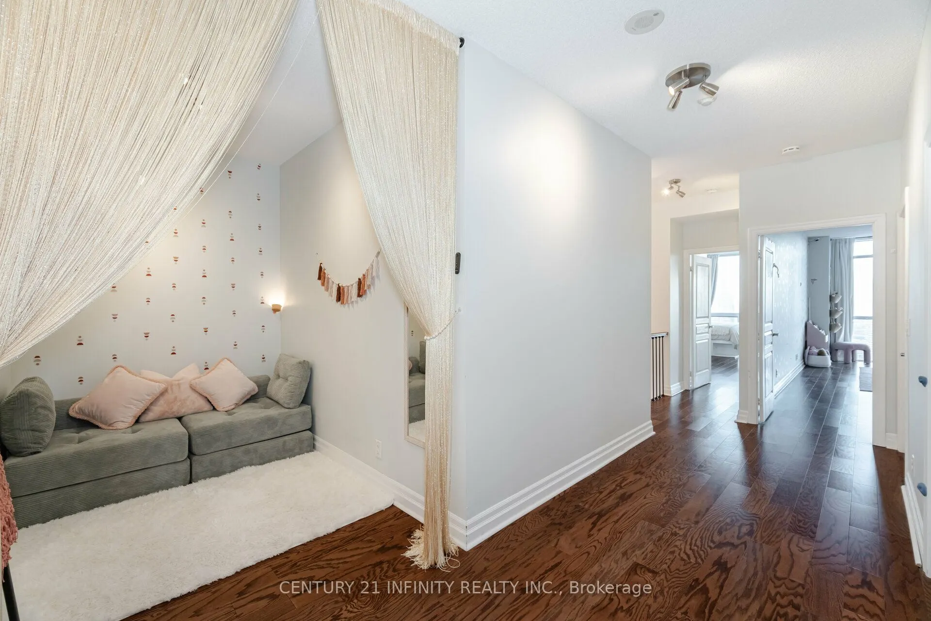 3939 Duke Of York Boulevard, #PH1