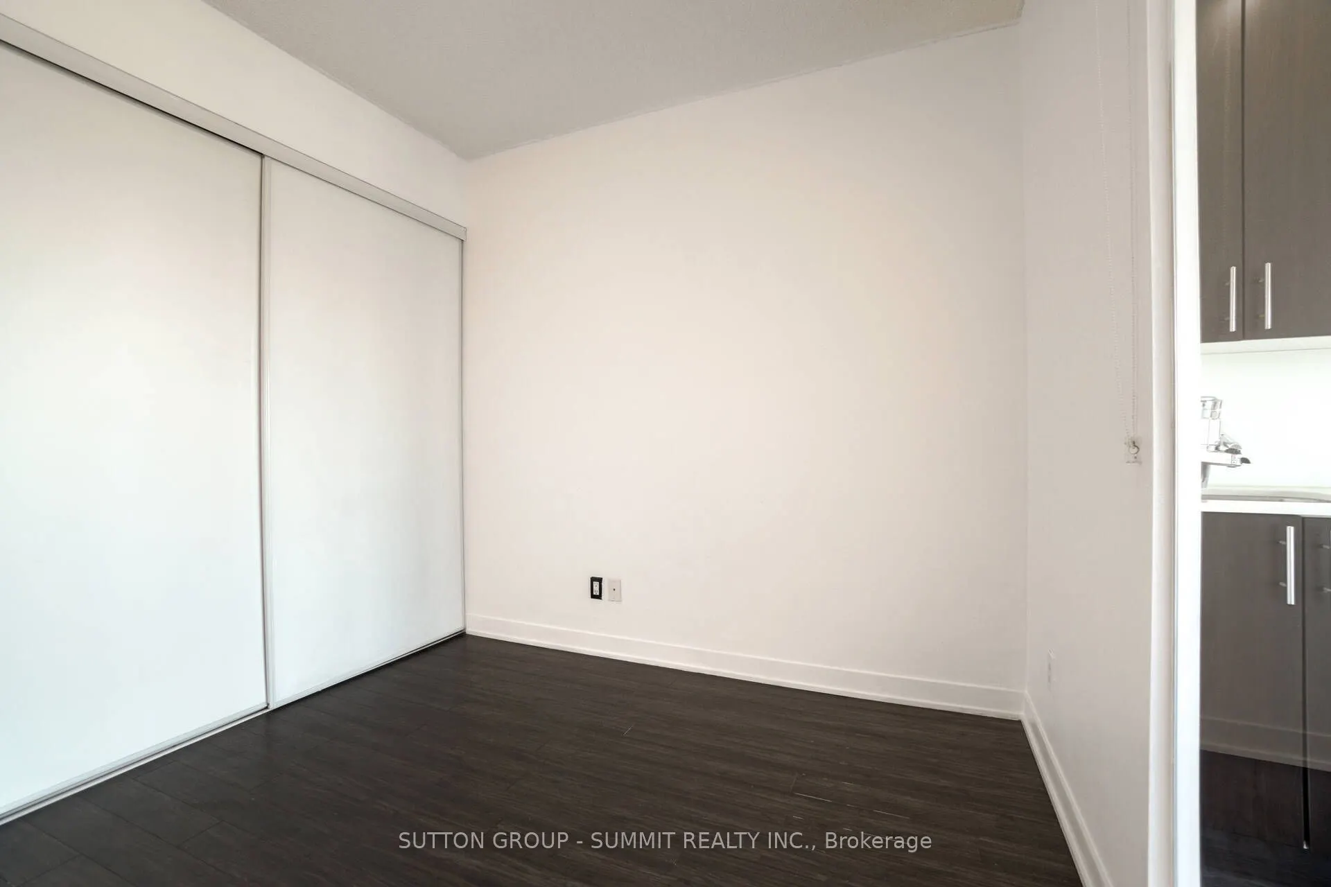 165 Legion Road N, #2822