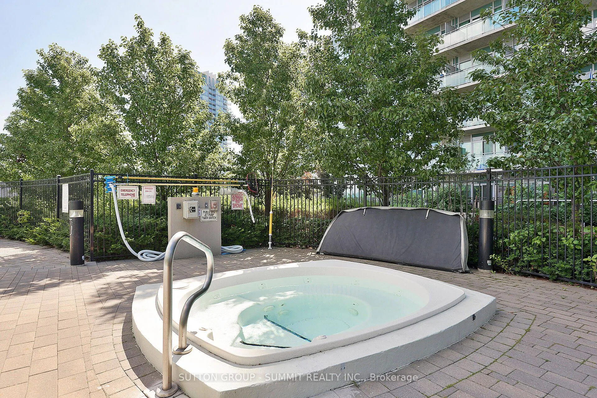 165 Legion Road N, #2822