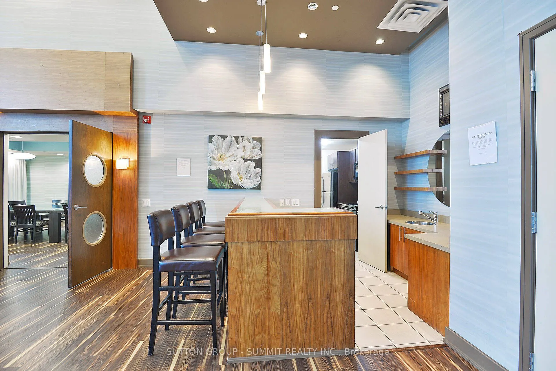 165 Legion Road N, #2822