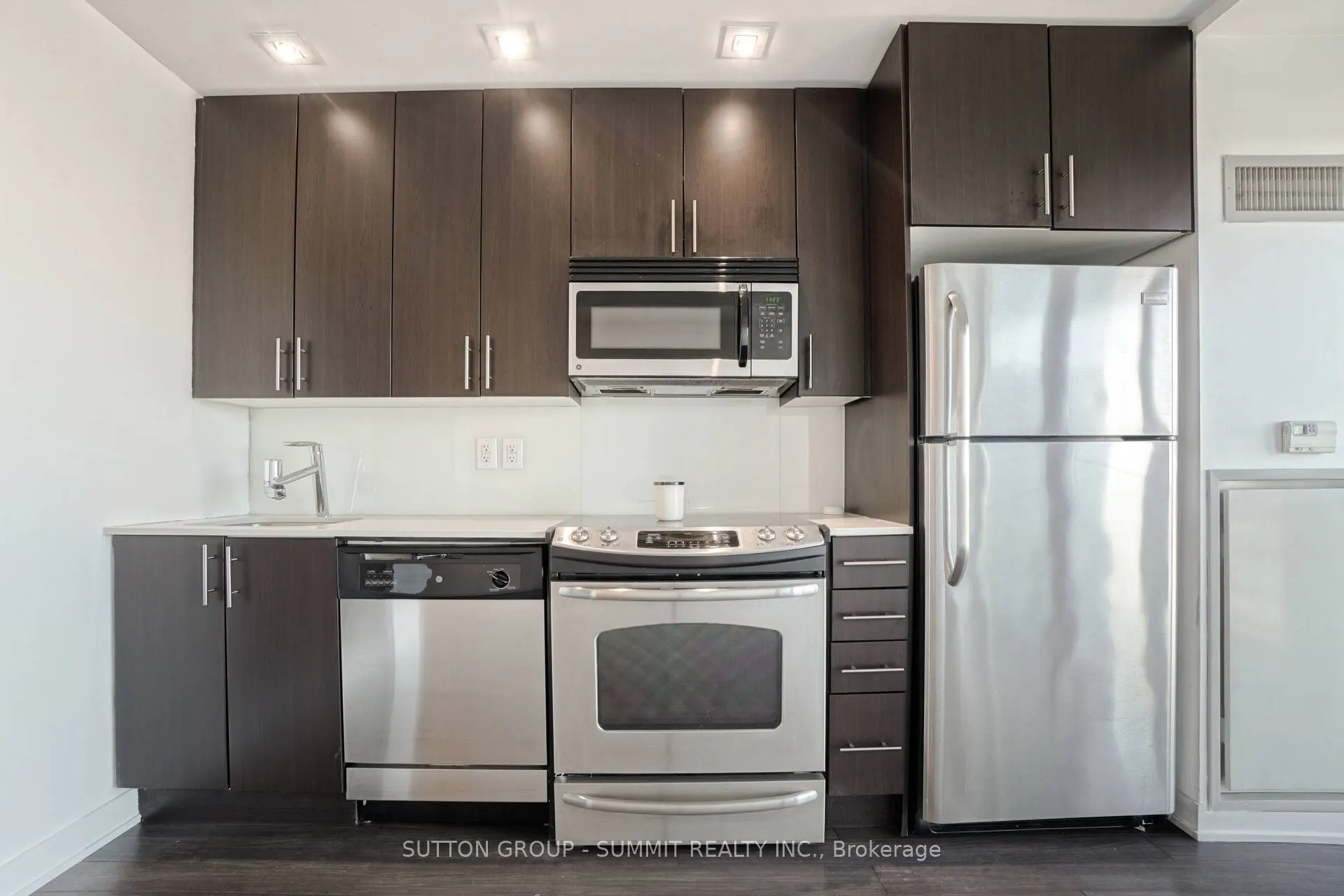 165 Legion Road N, #2822