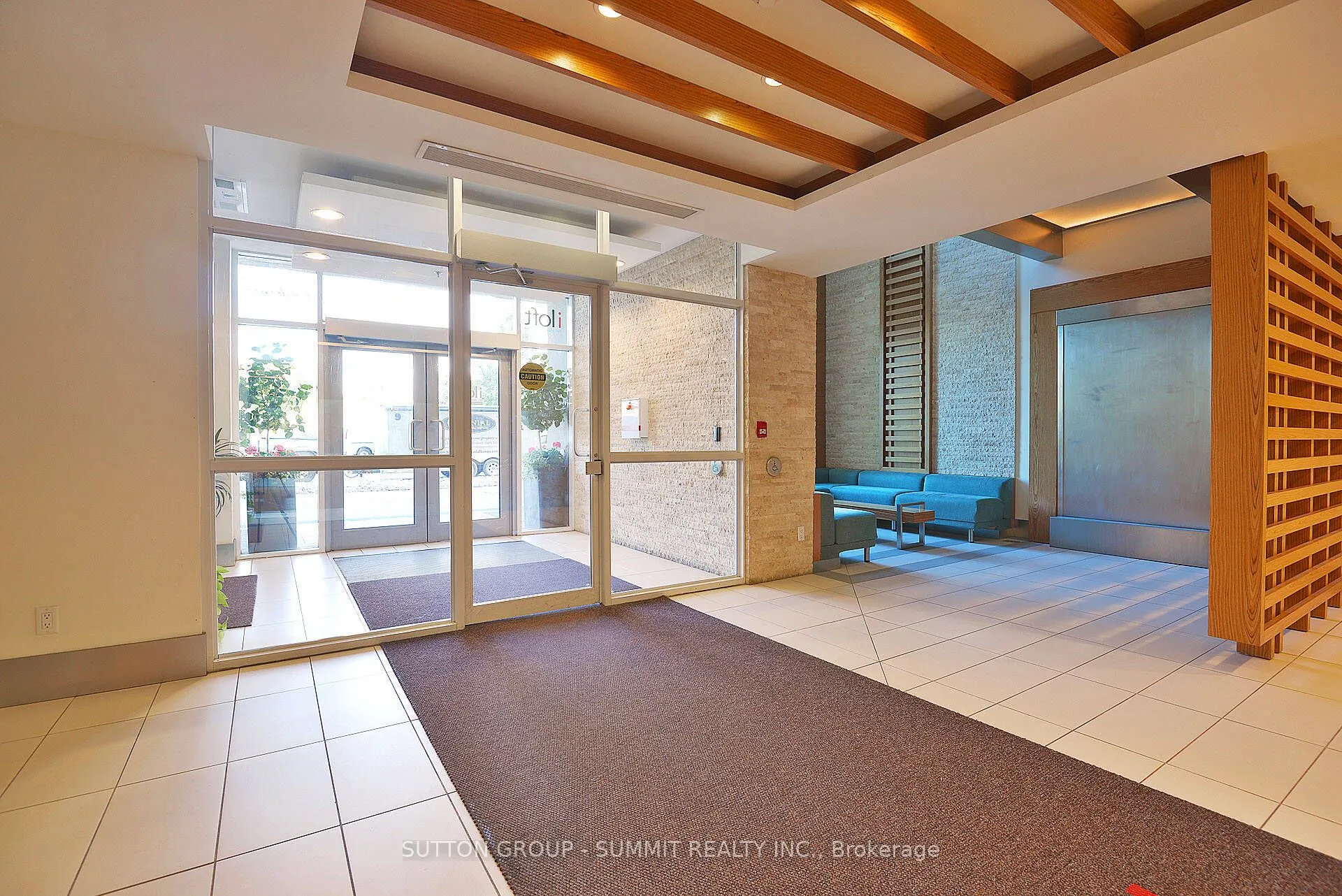 165 Legion Road N, #2822