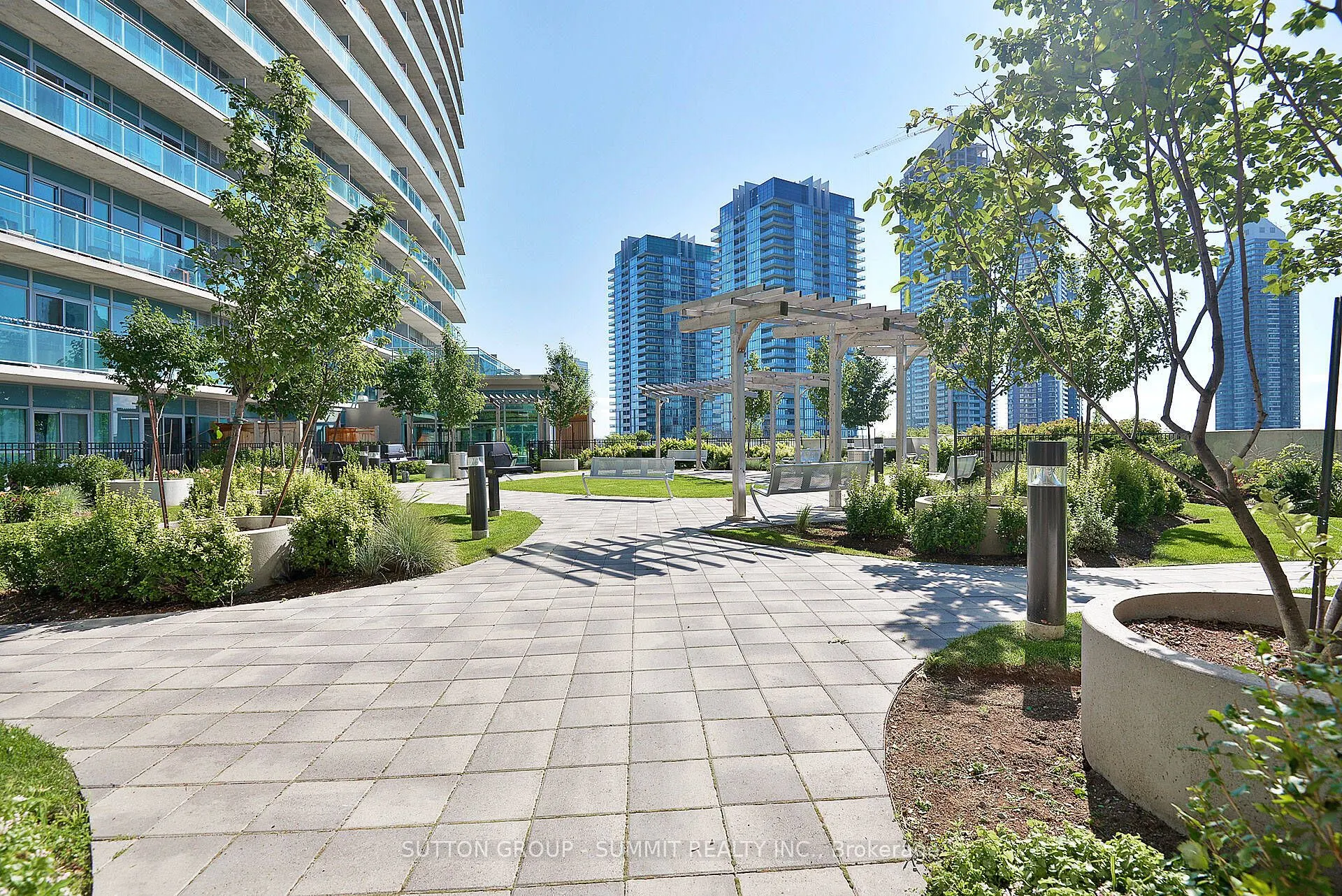 165 Legion Road N, #2822