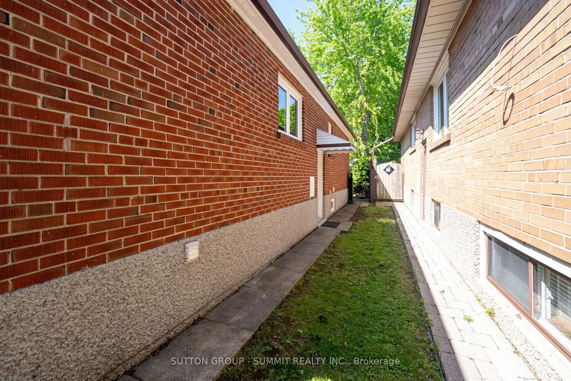 47 Rayside Drive S