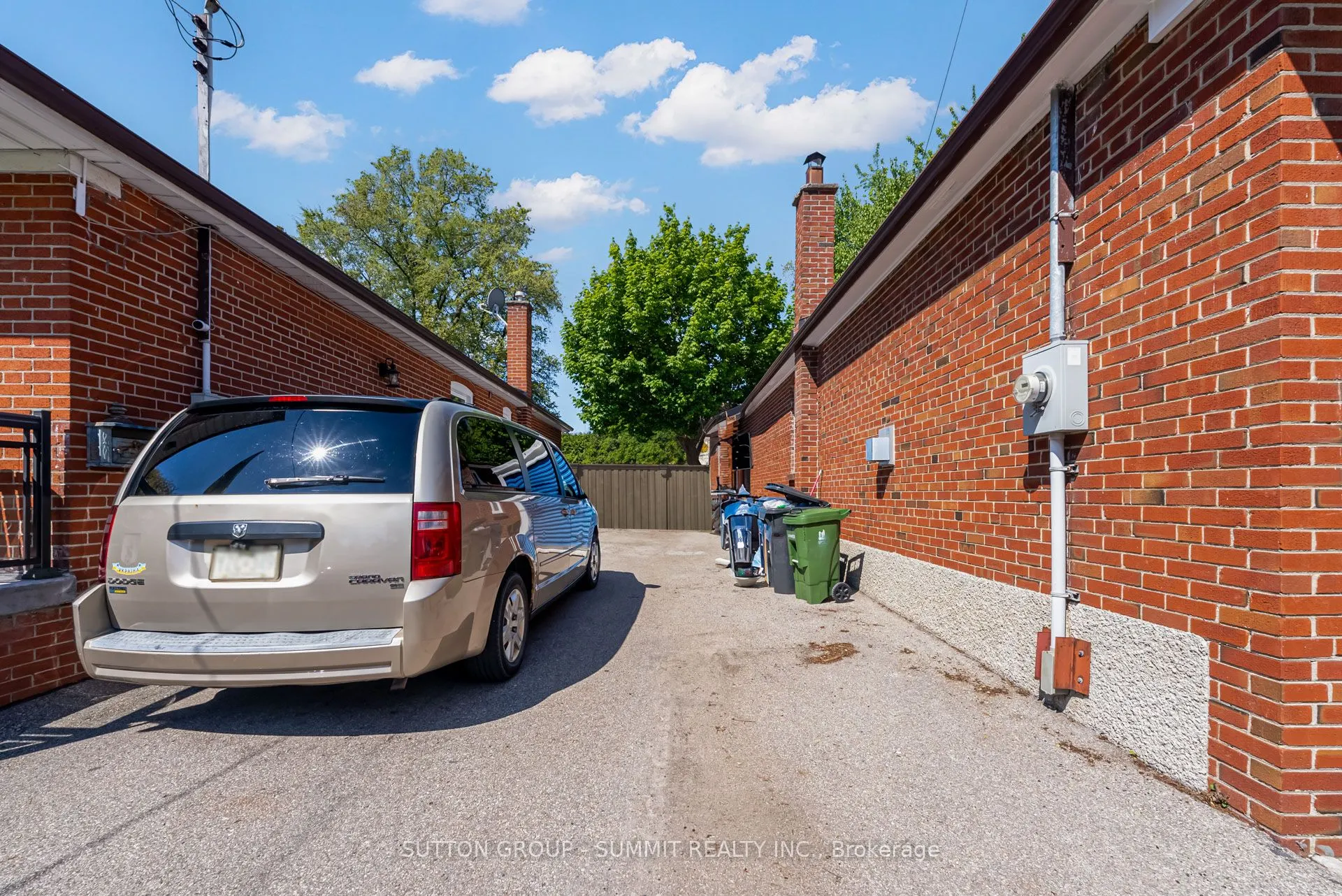 47 Rayside Drive S