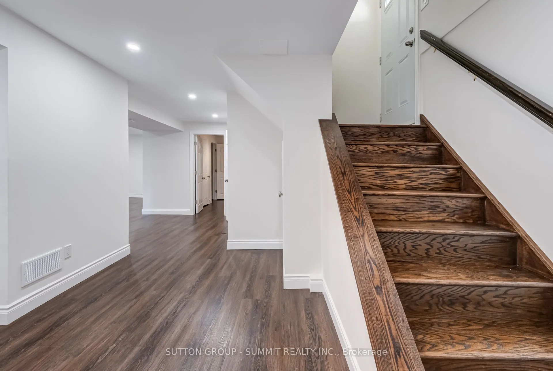 47 Rayside Drive S