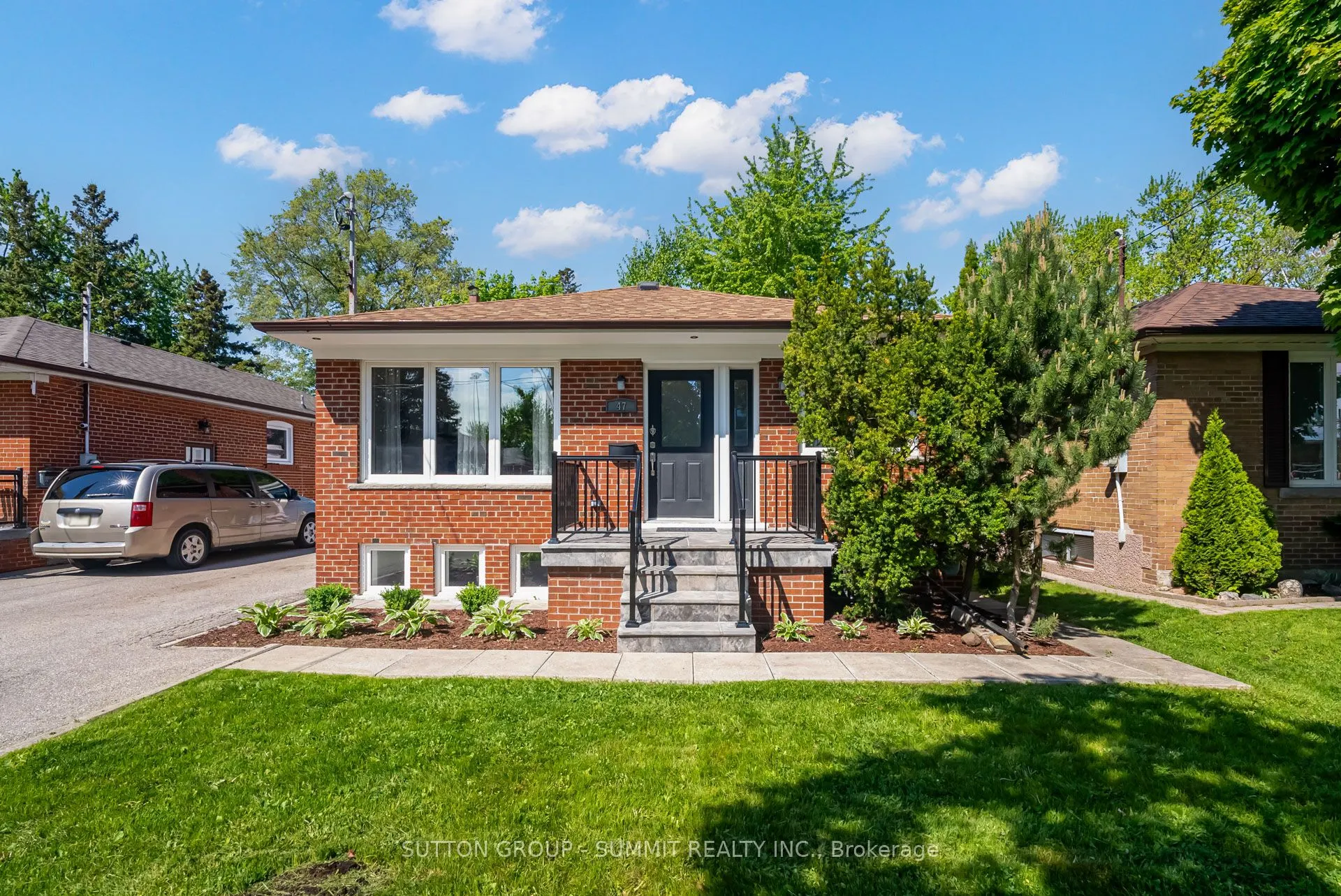 47 Rayside Drive S