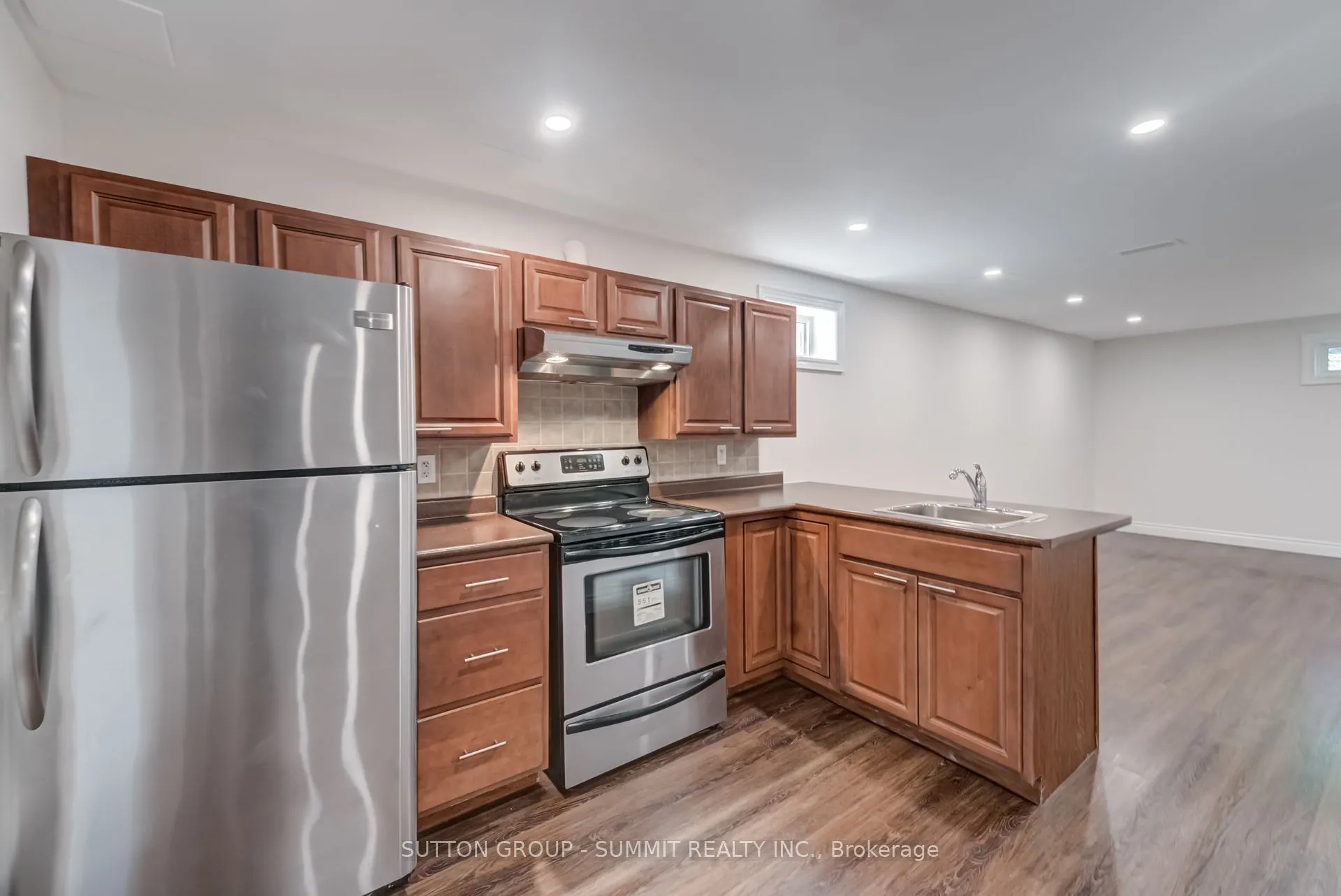 47 Rayside Drive S