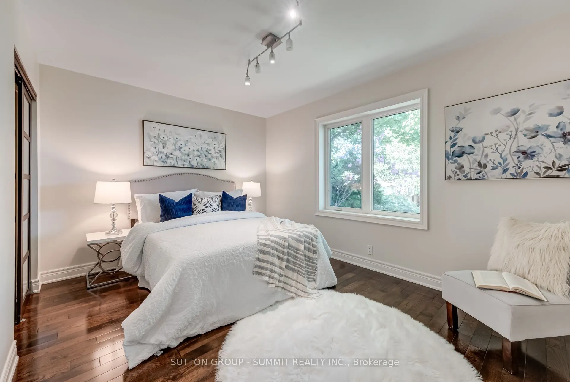 47 Rayside Drive S