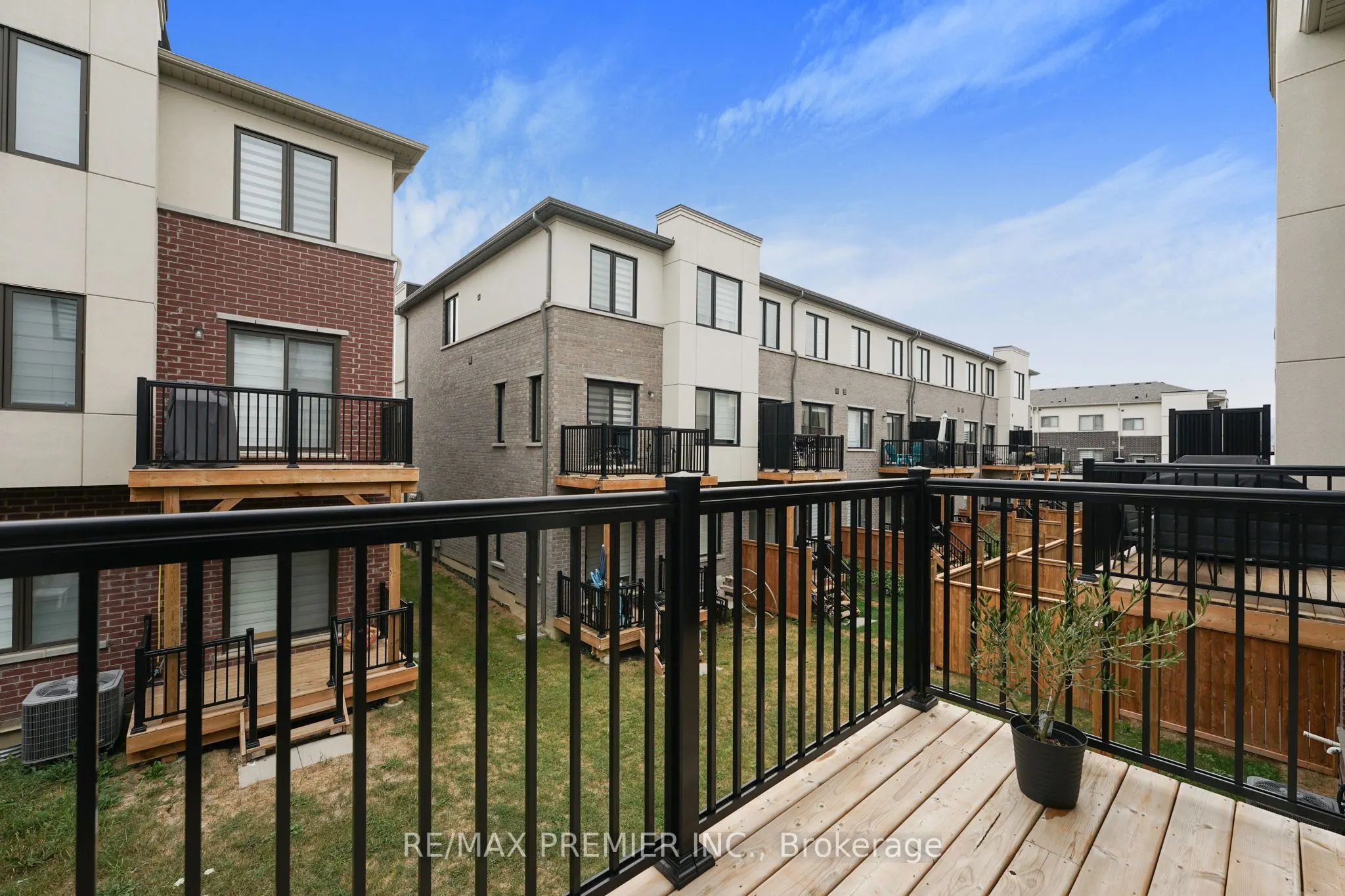 12 Heathrow Lane