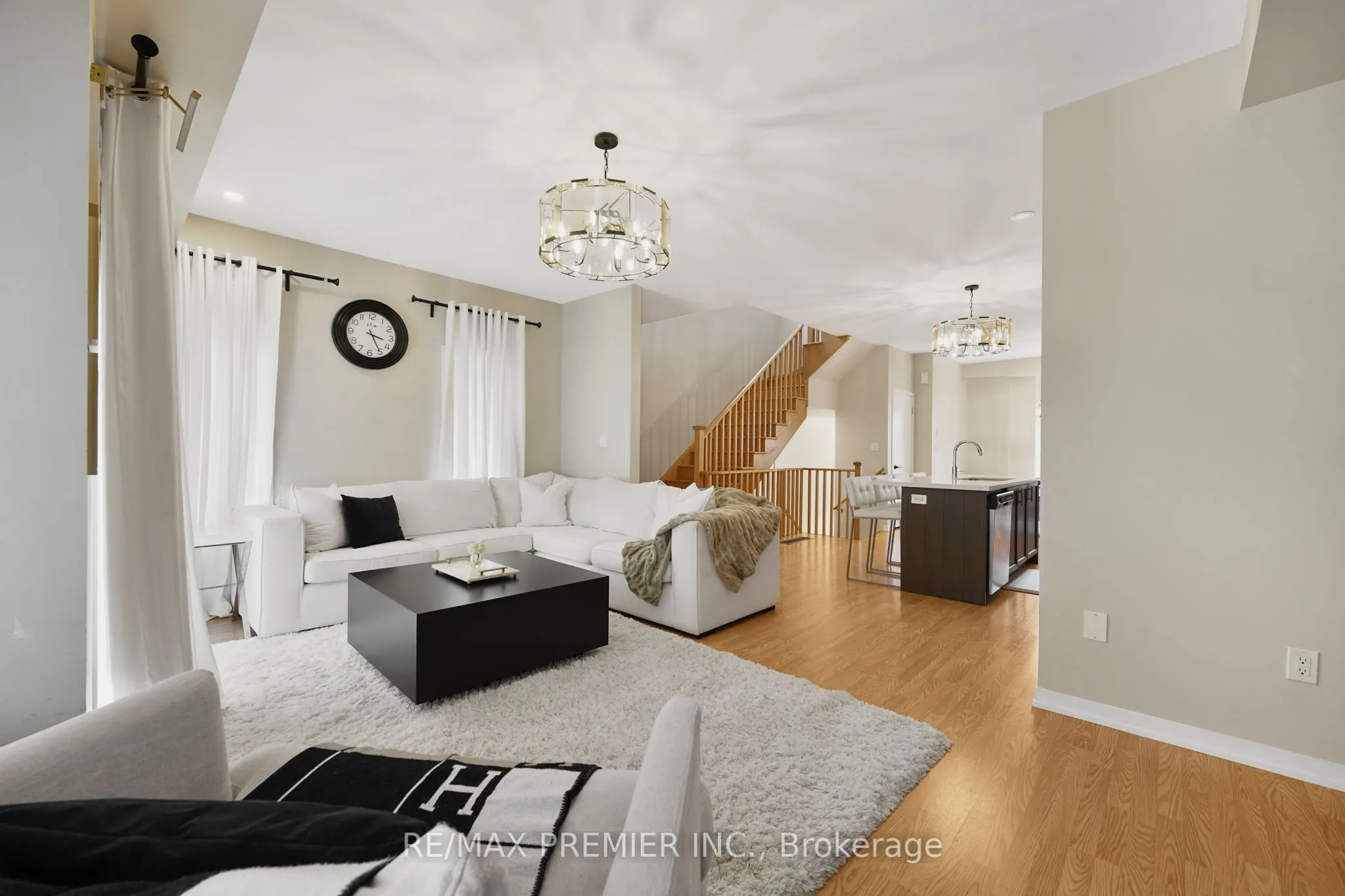 12 Heathrow Lane