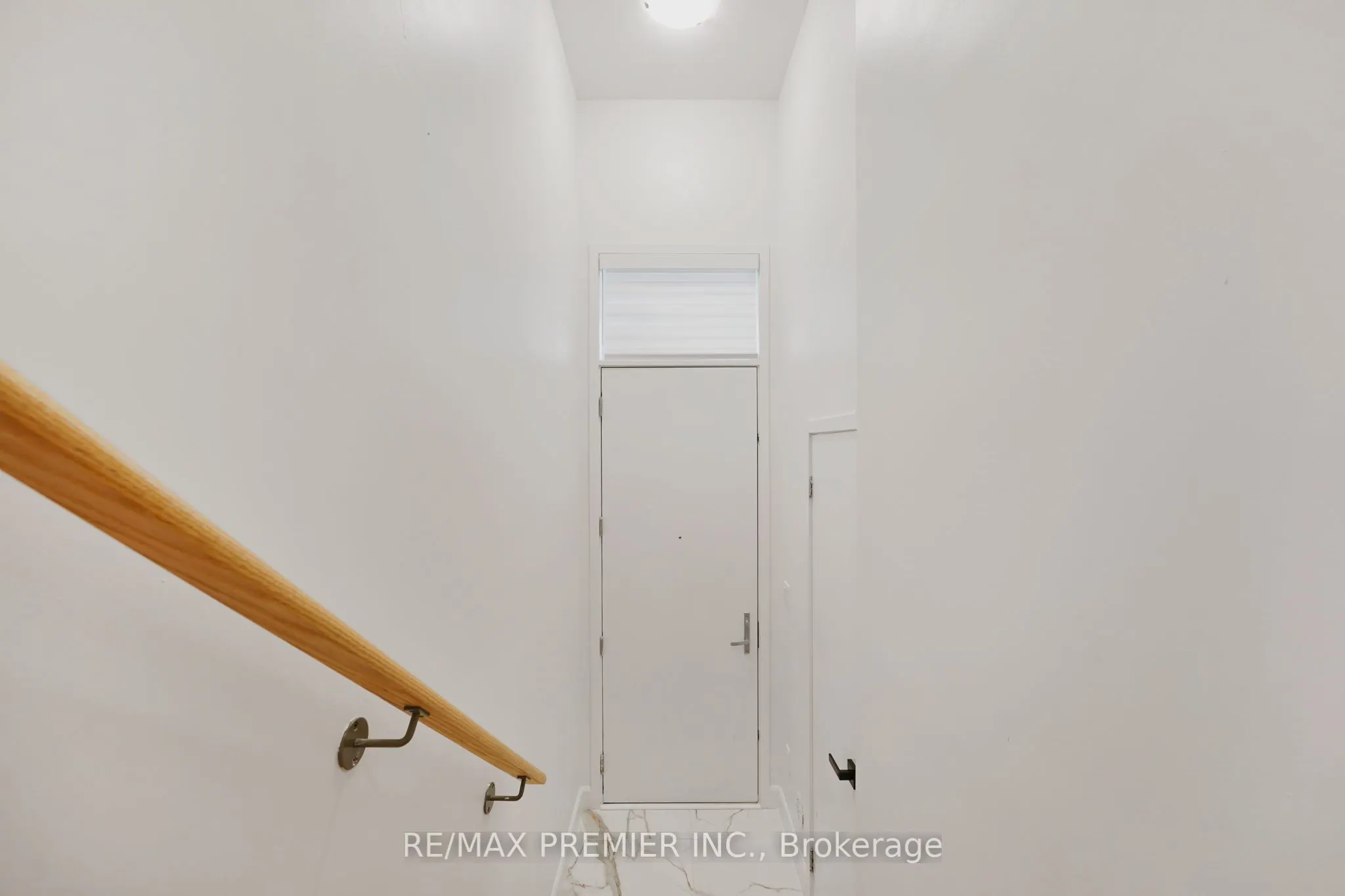 12 Heathrow Lane