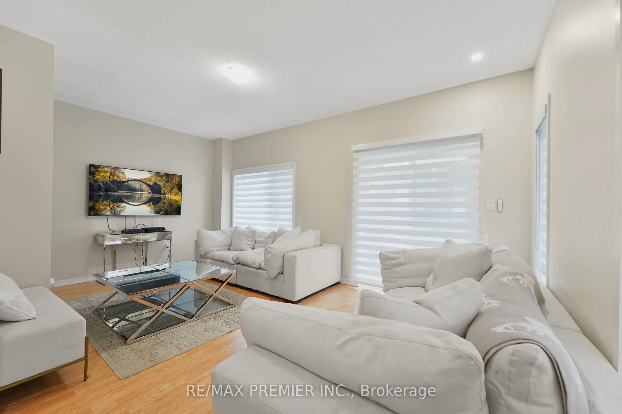 12 Heathrow Lane