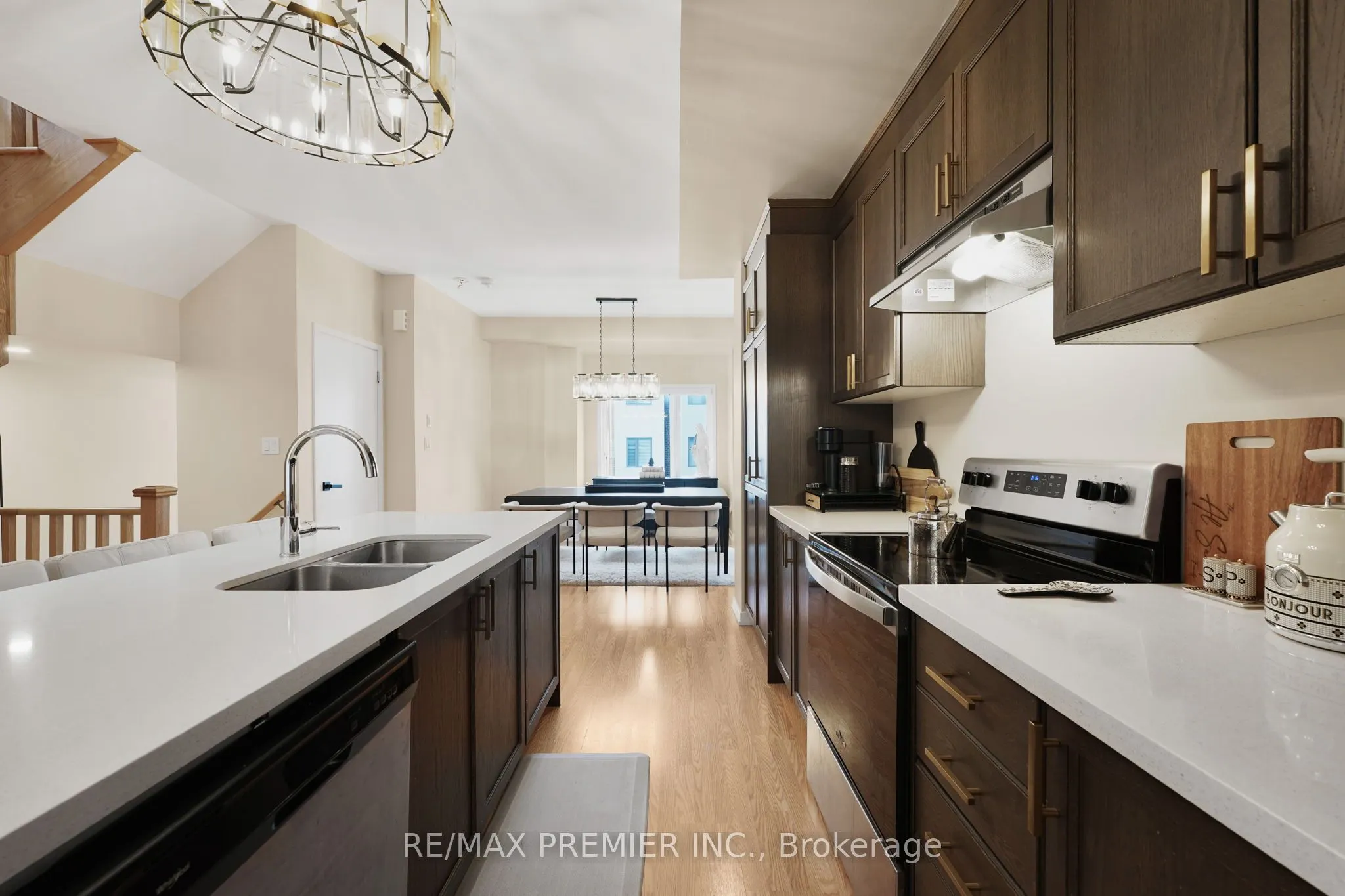 12 Heathrow Lane