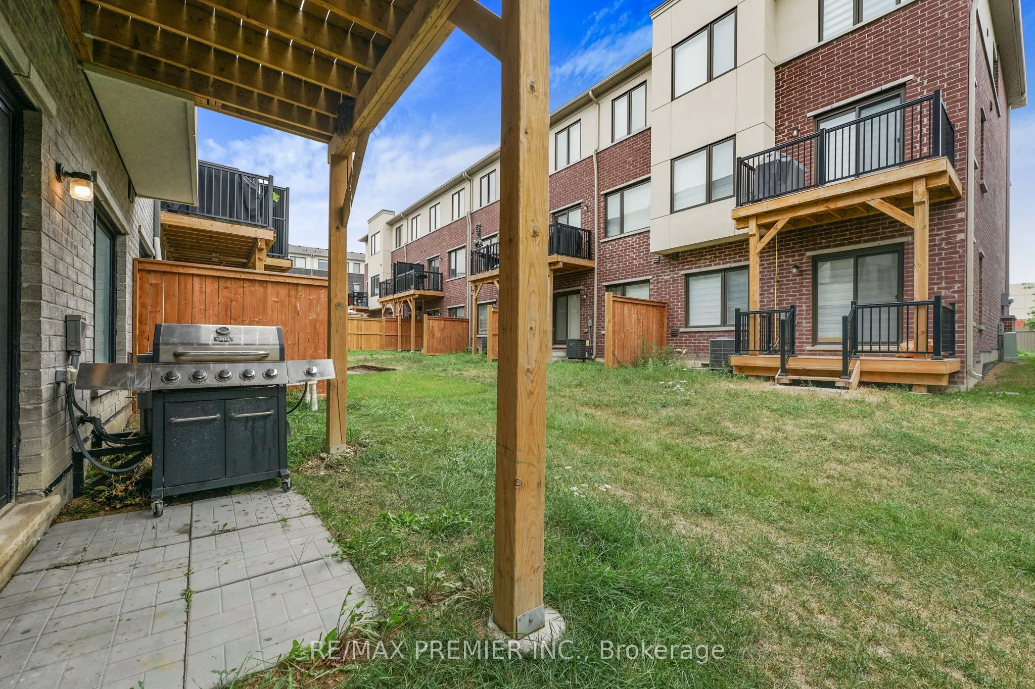 12 Heathrow Lane