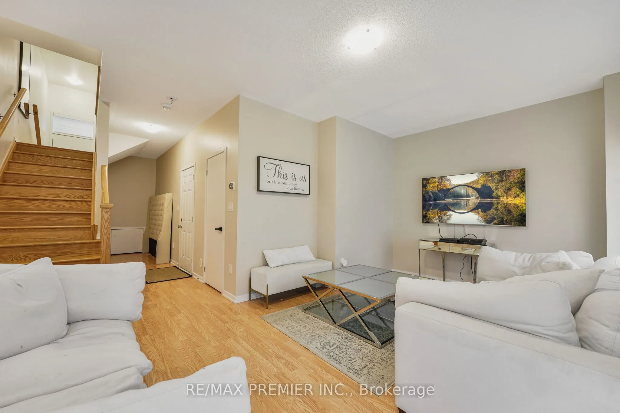 12 Heathrow Lane