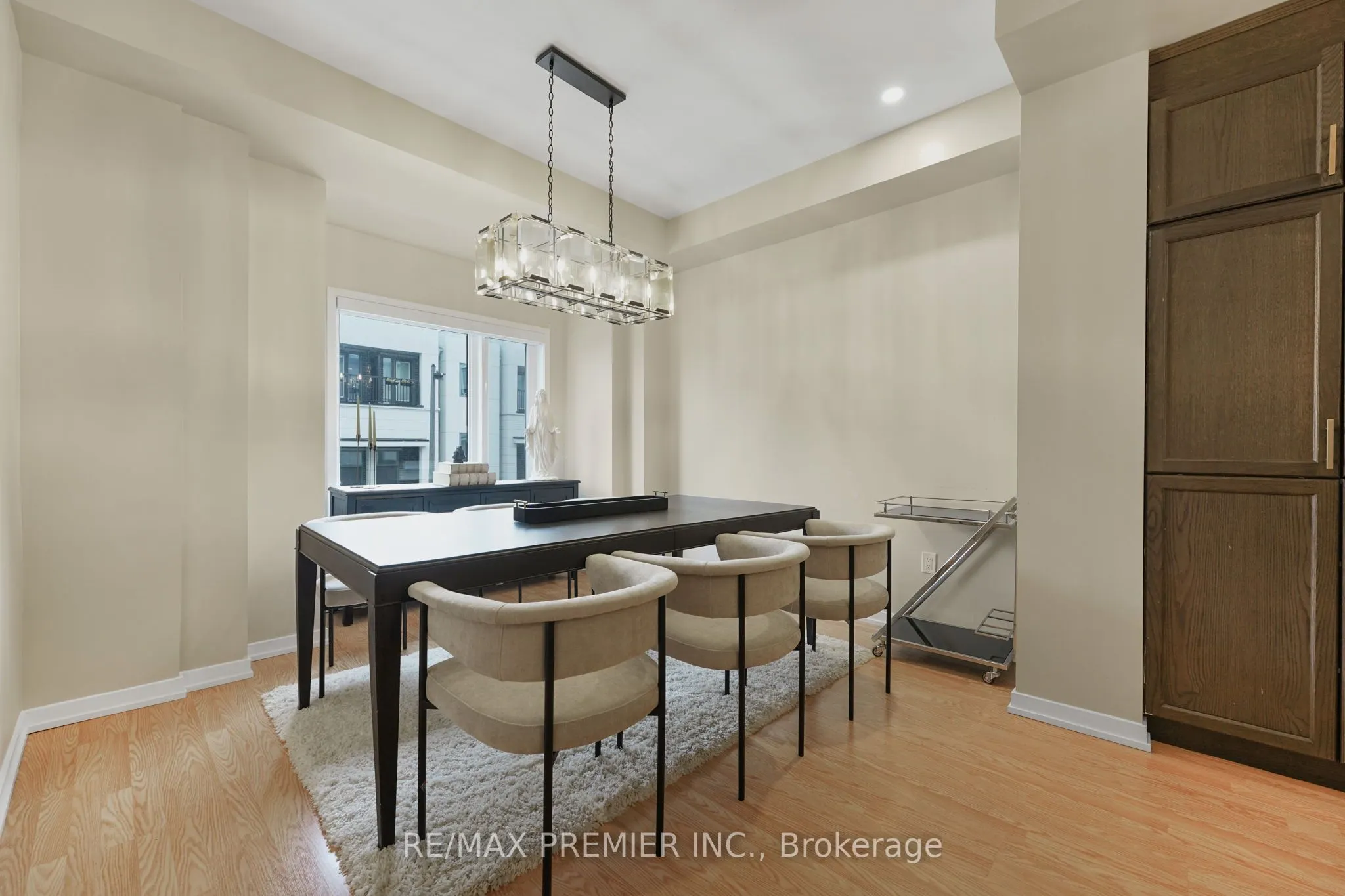 12 Heathrow Lane