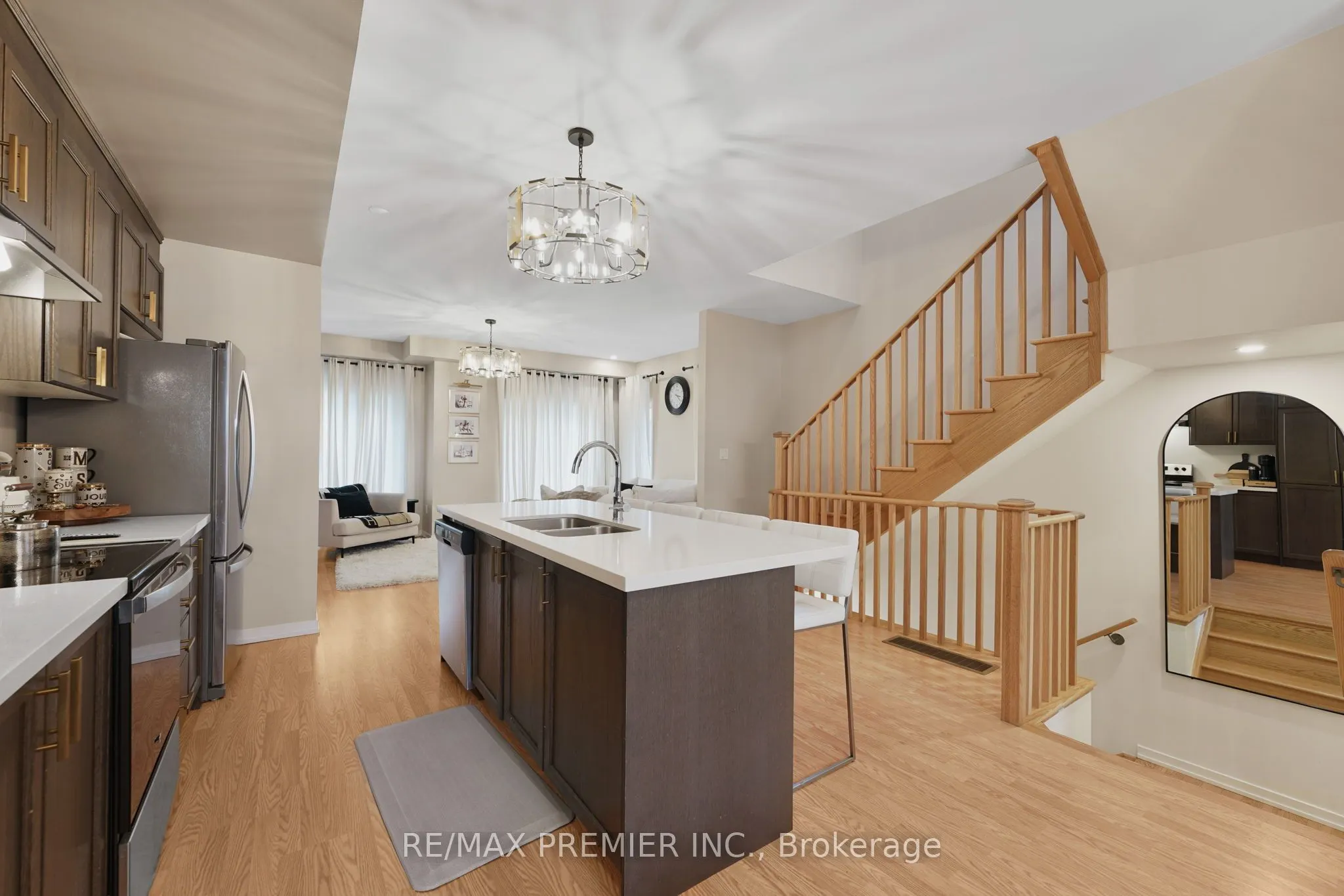 12 Heathrow Lane