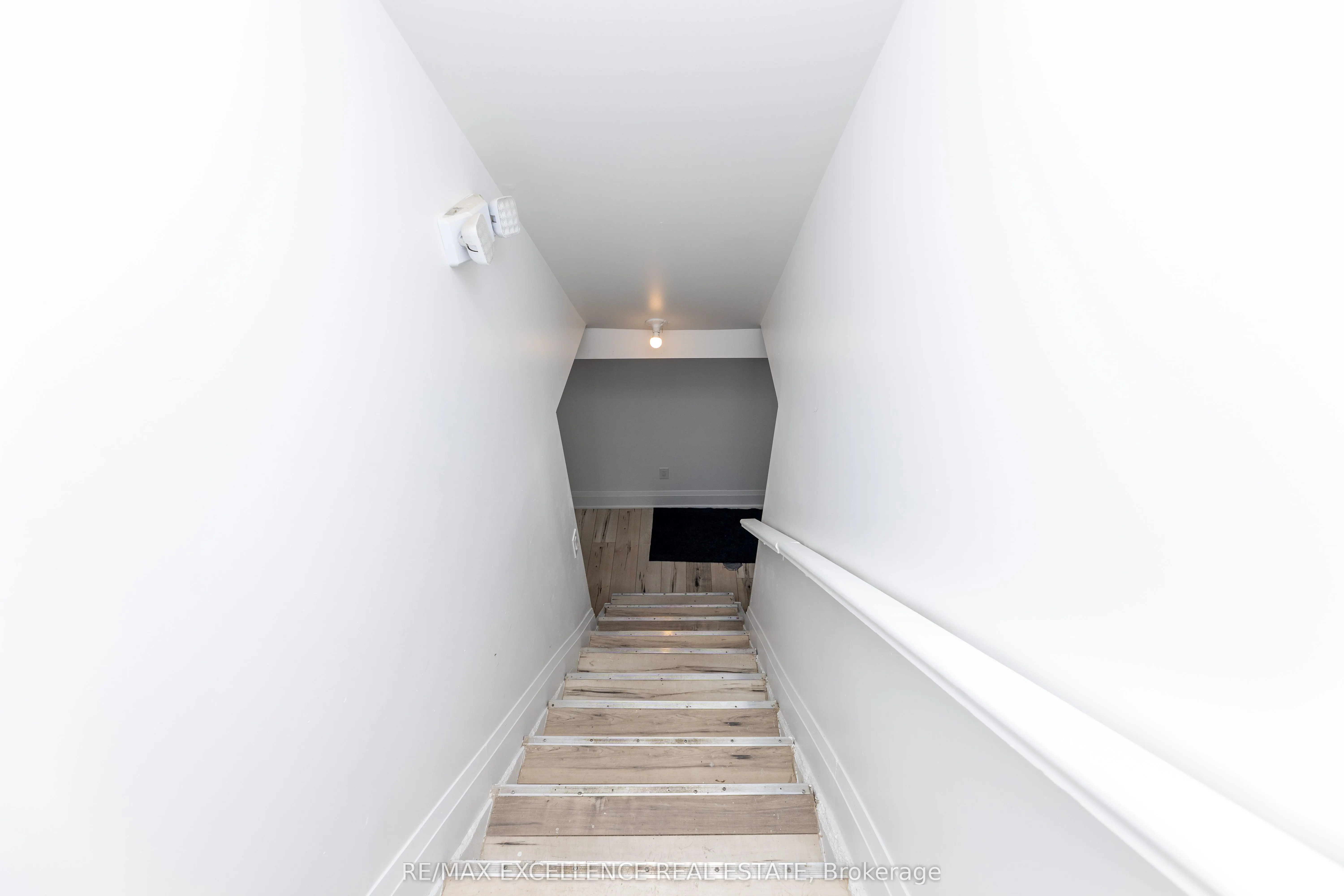 20 Hedgeson Court