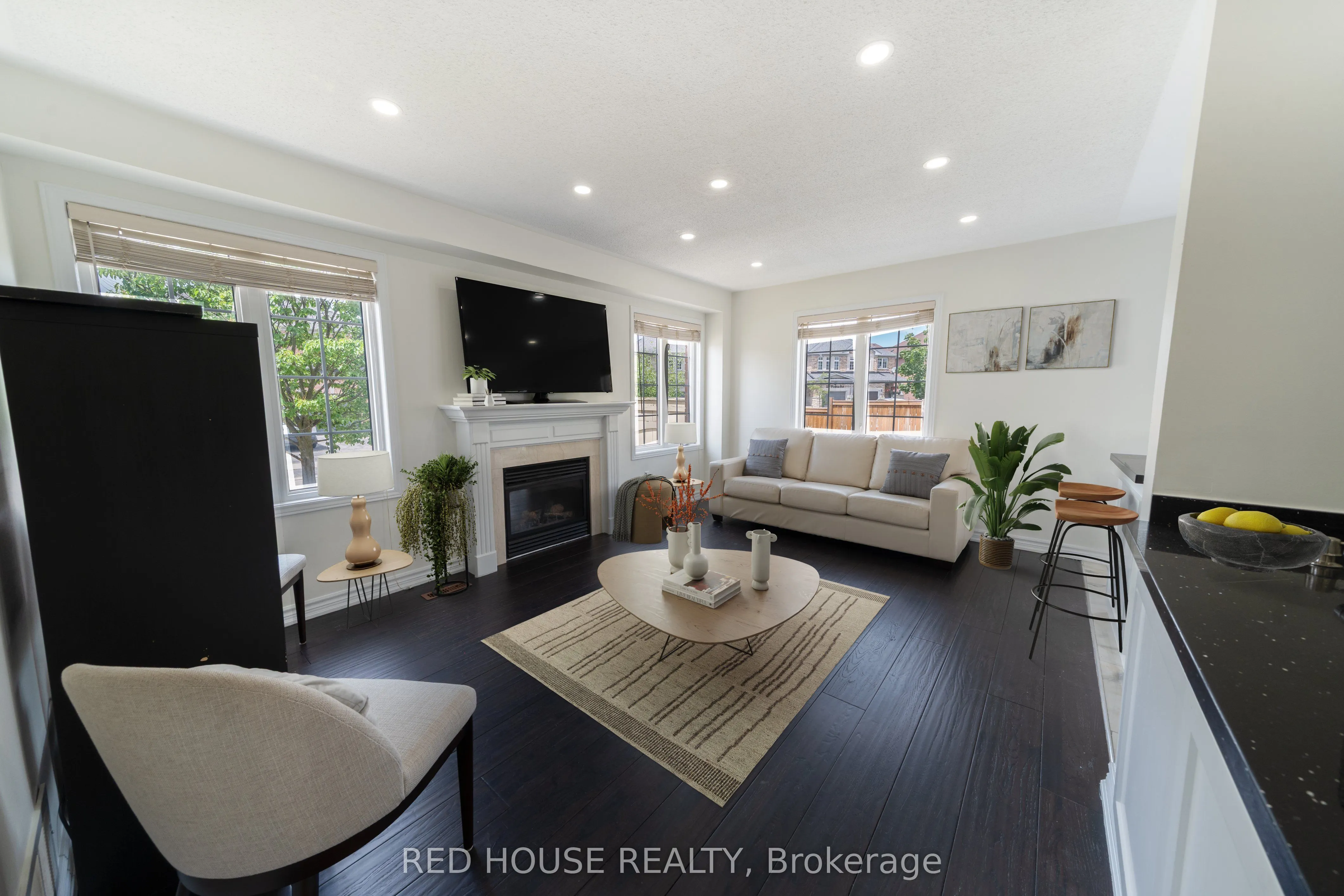 78 Passfield Trail