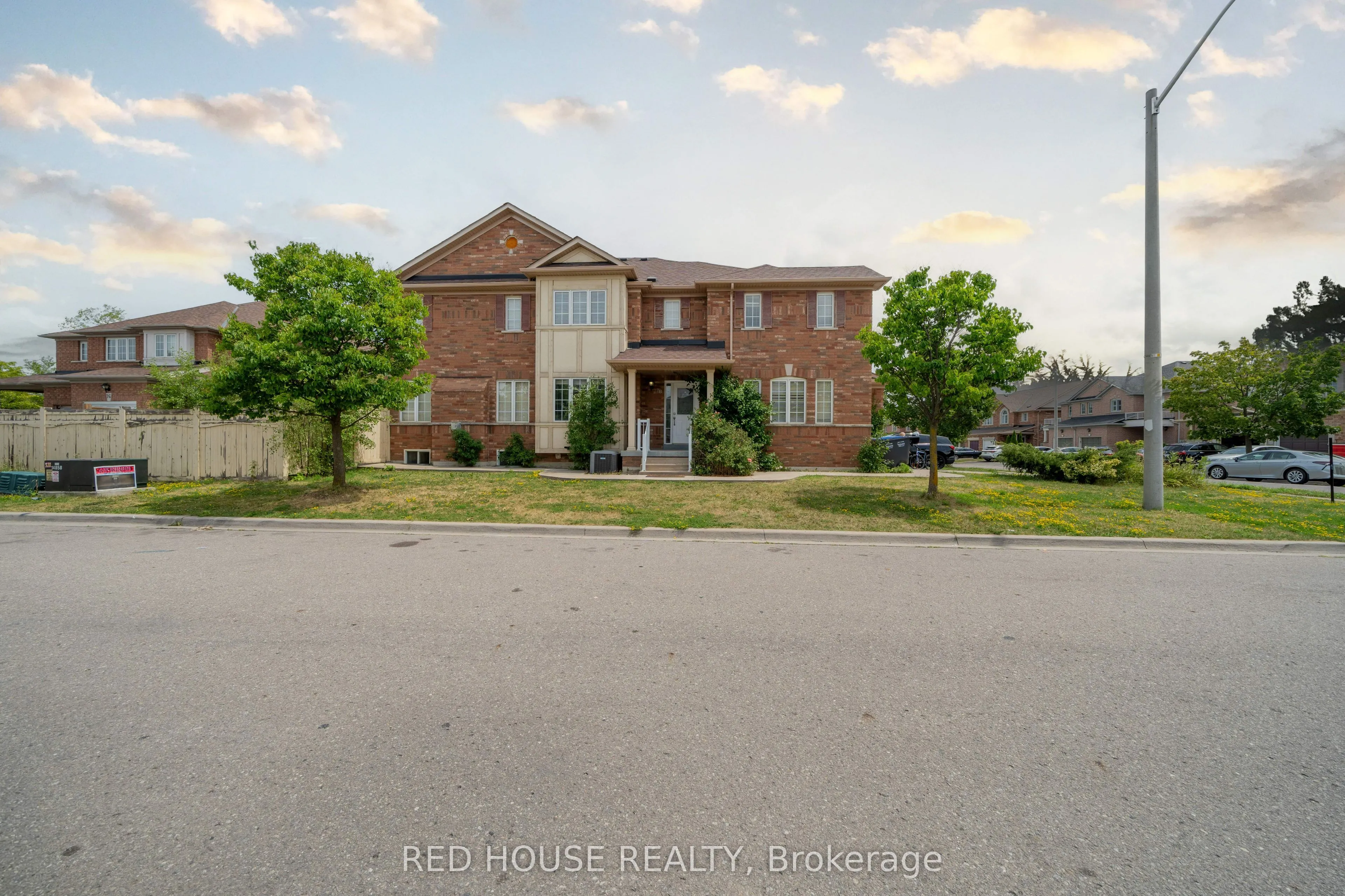 78 Passfield Trail