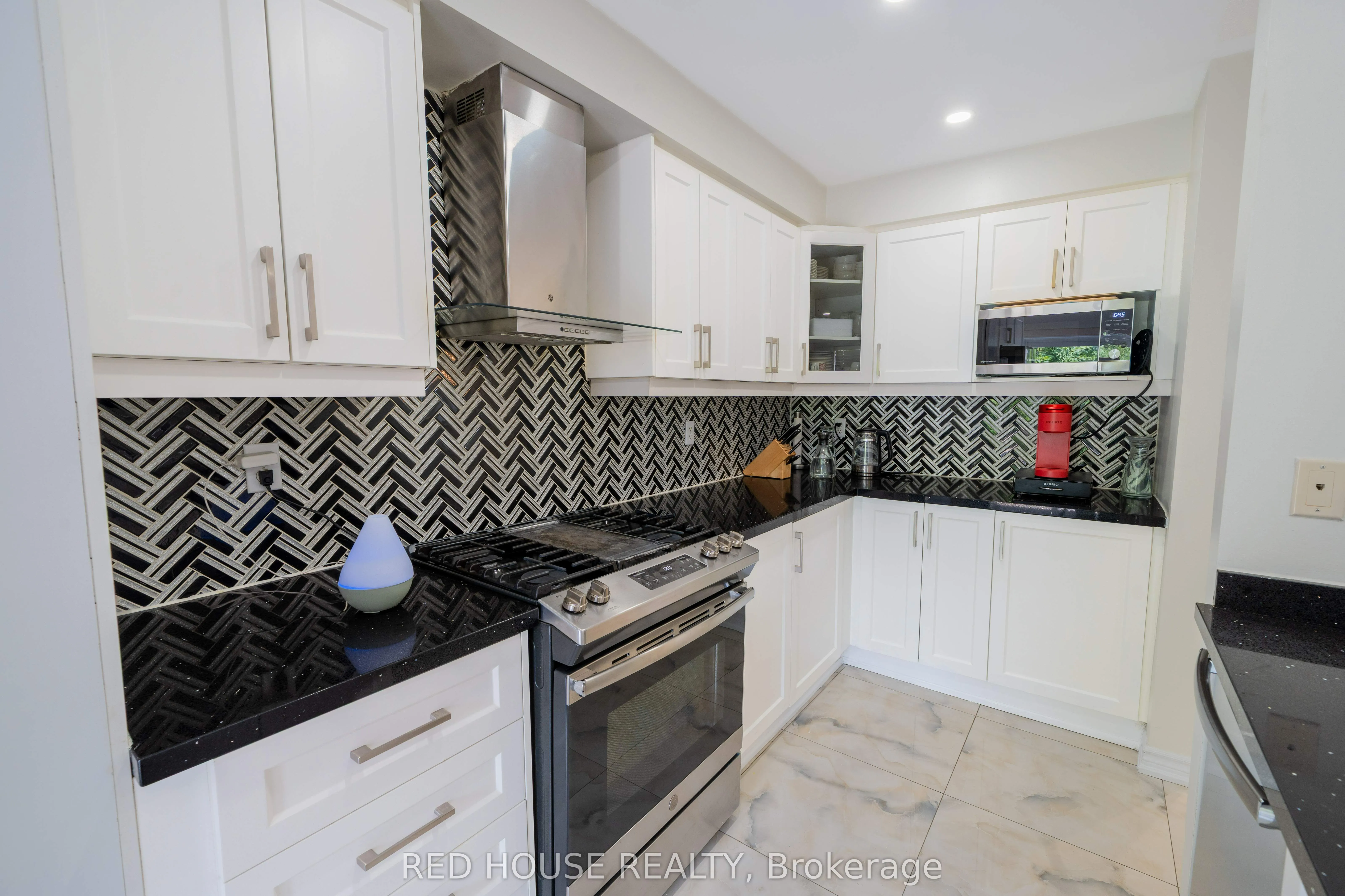 78 Passfield Trail