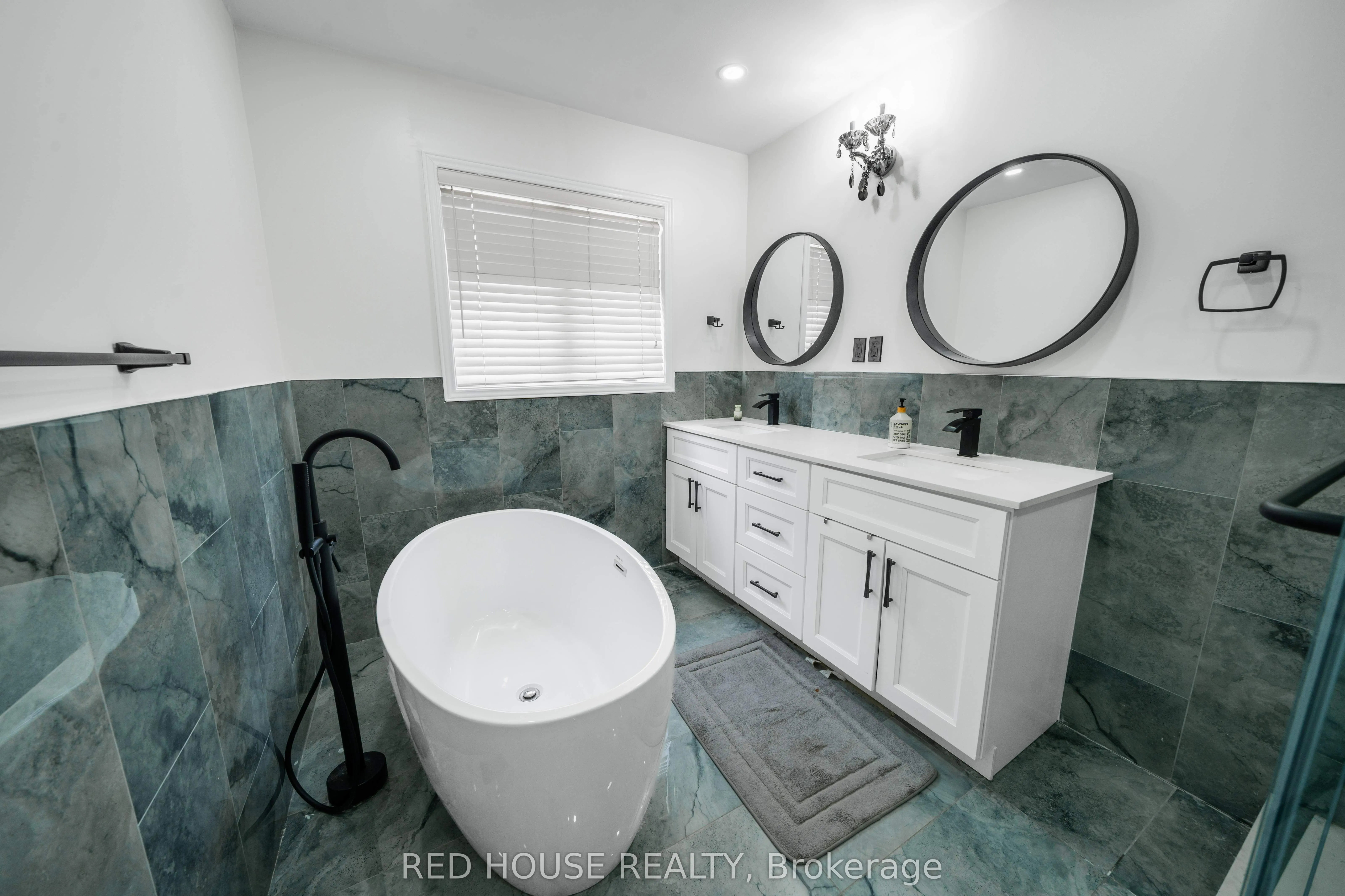 78 Passfield Trail