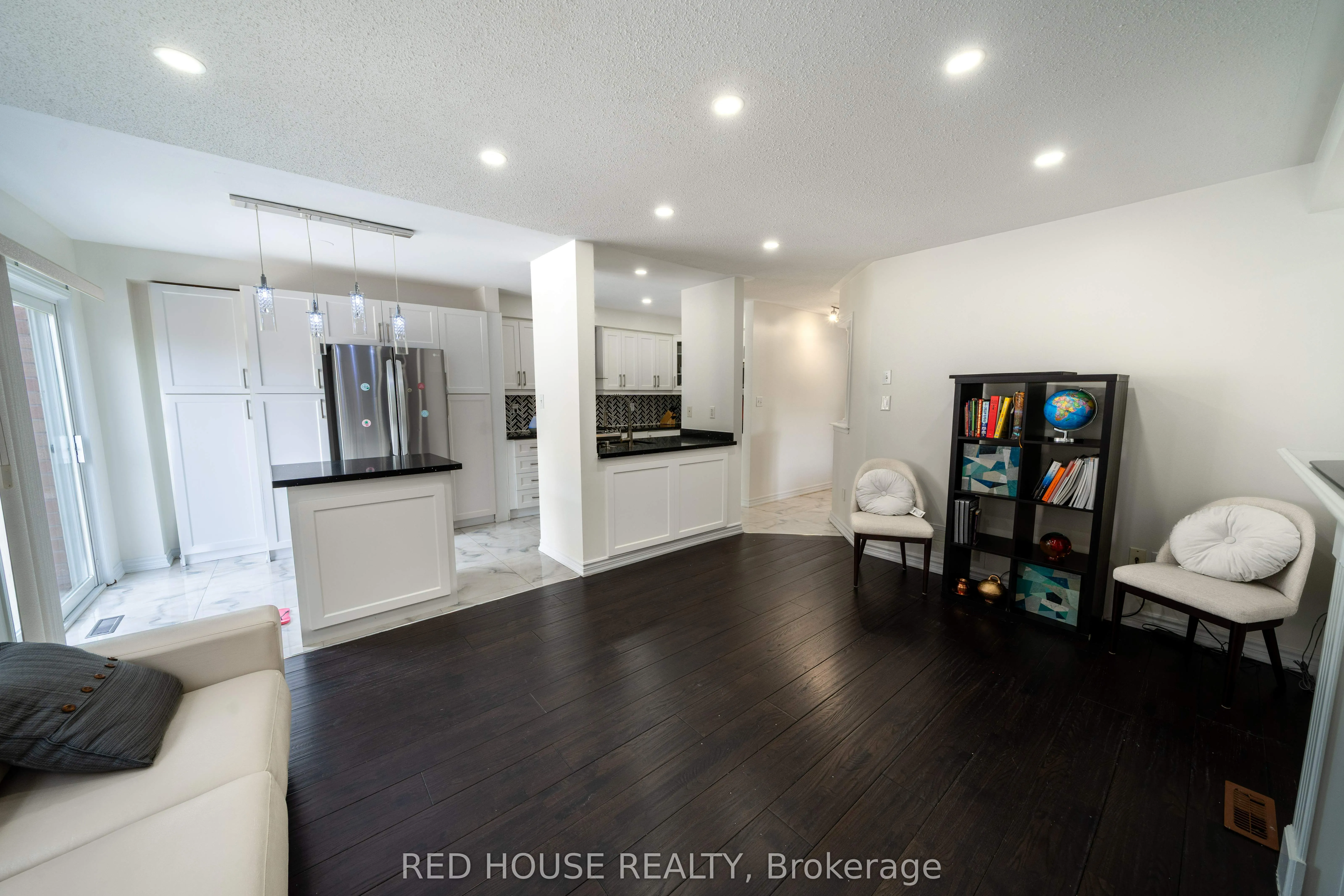 78 Passfield Trail