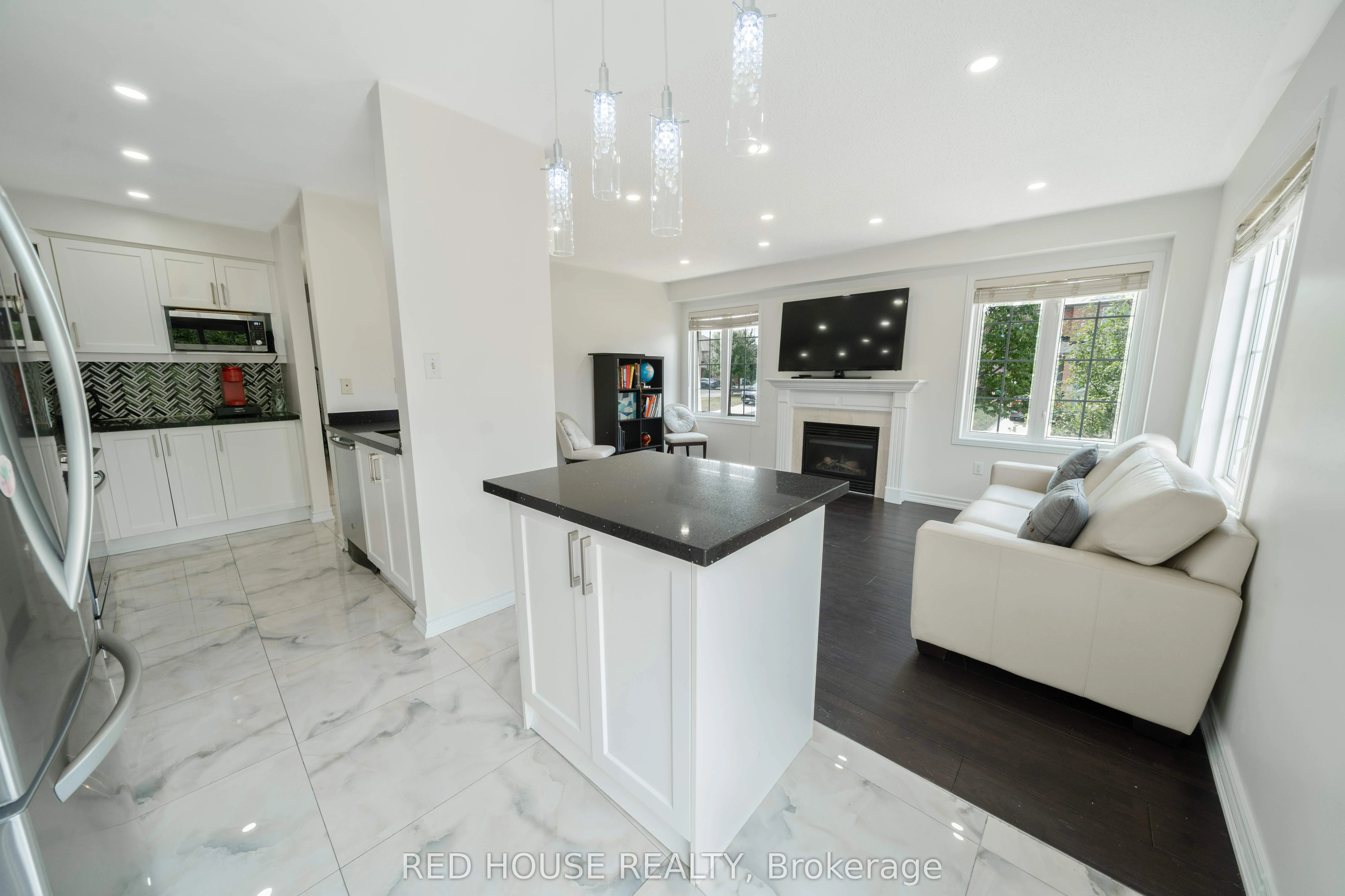 78 Passfield Trail