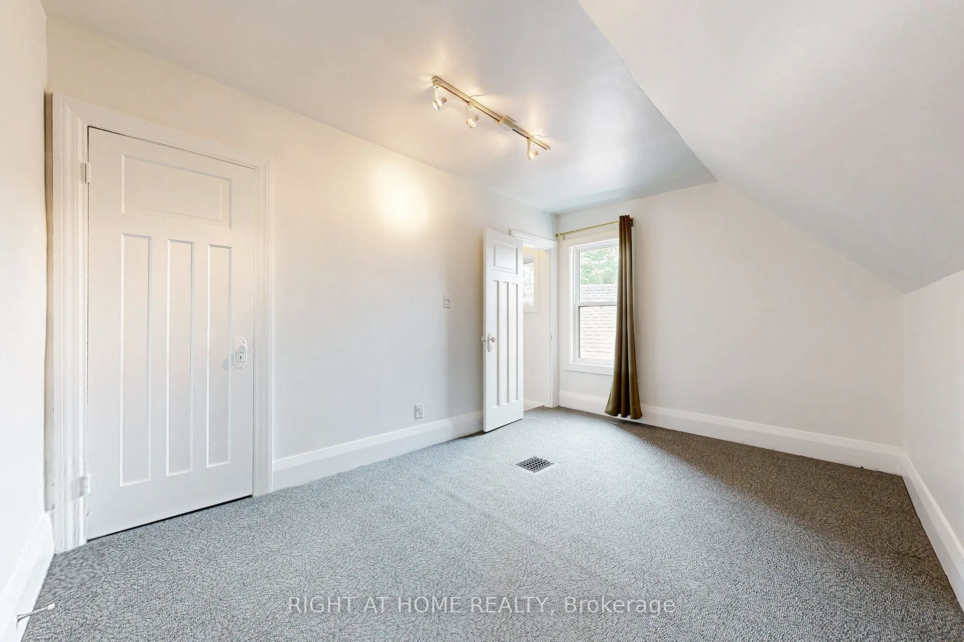 28 Pearson Avenue, #Upper