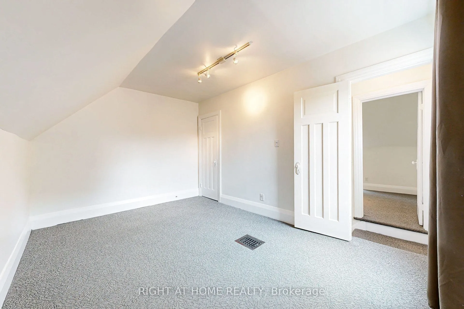 28 Pearson Avenue, #Upper