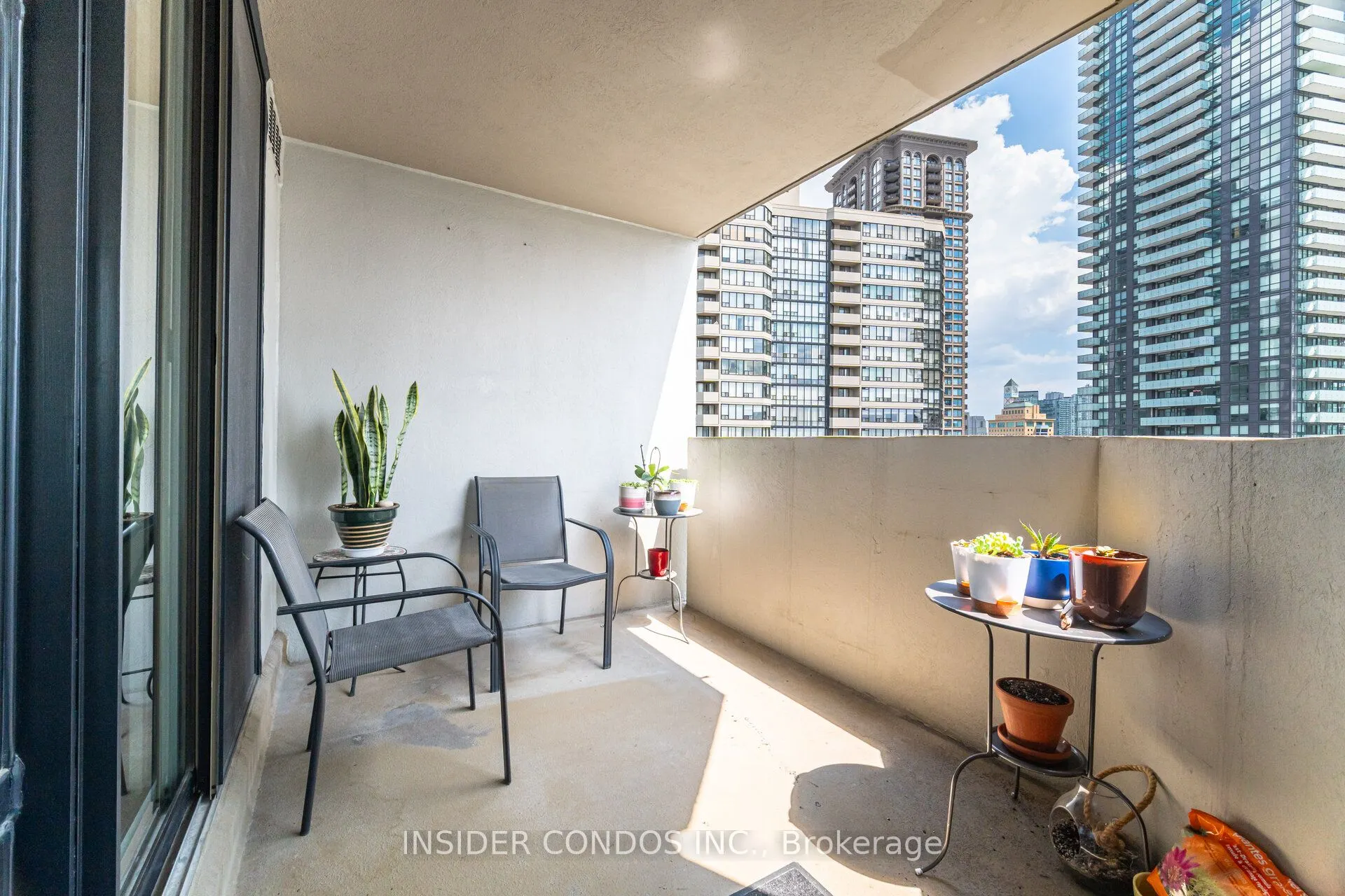 350 Rathburn Road, #1402