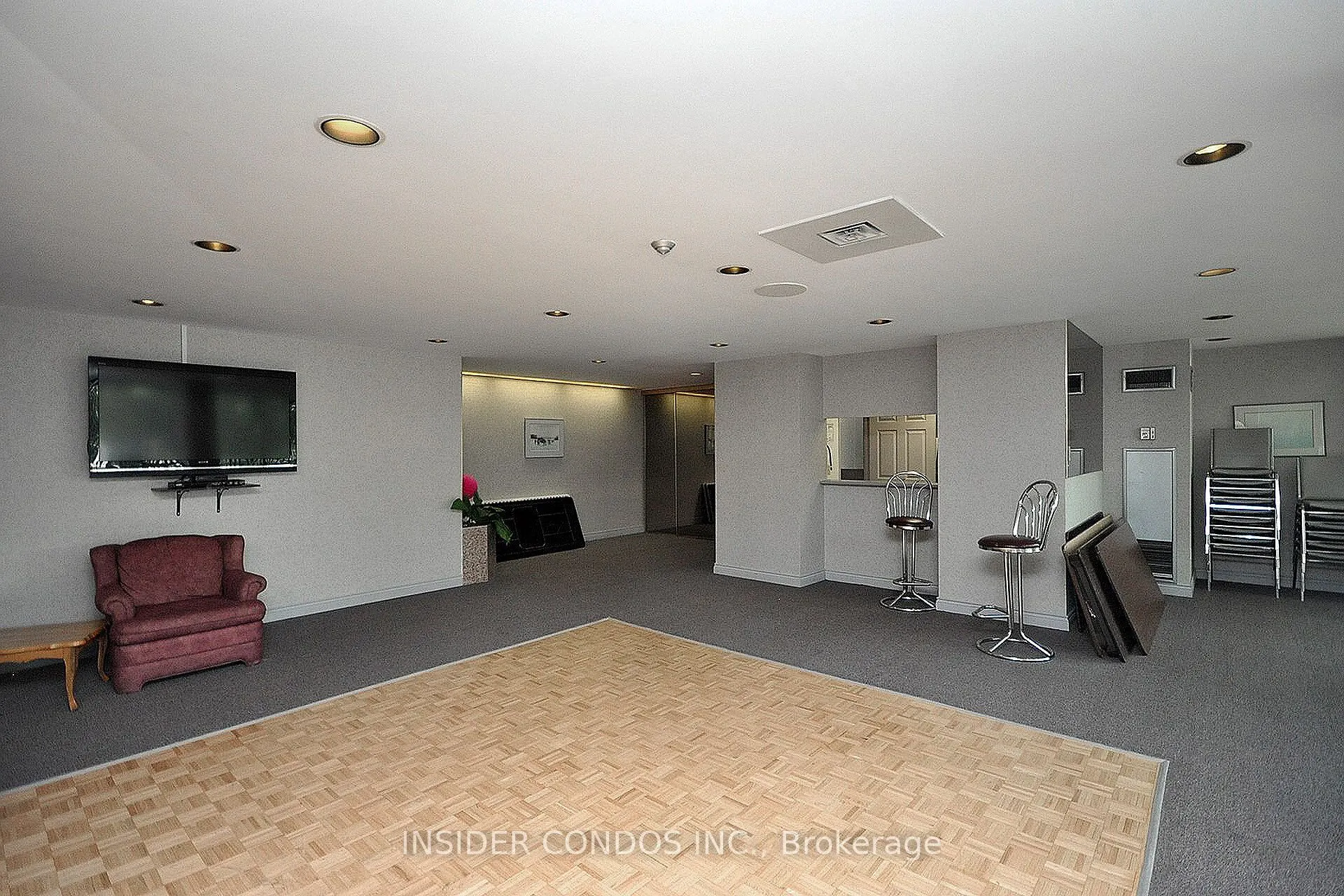 350 Rathburn Road, #1402