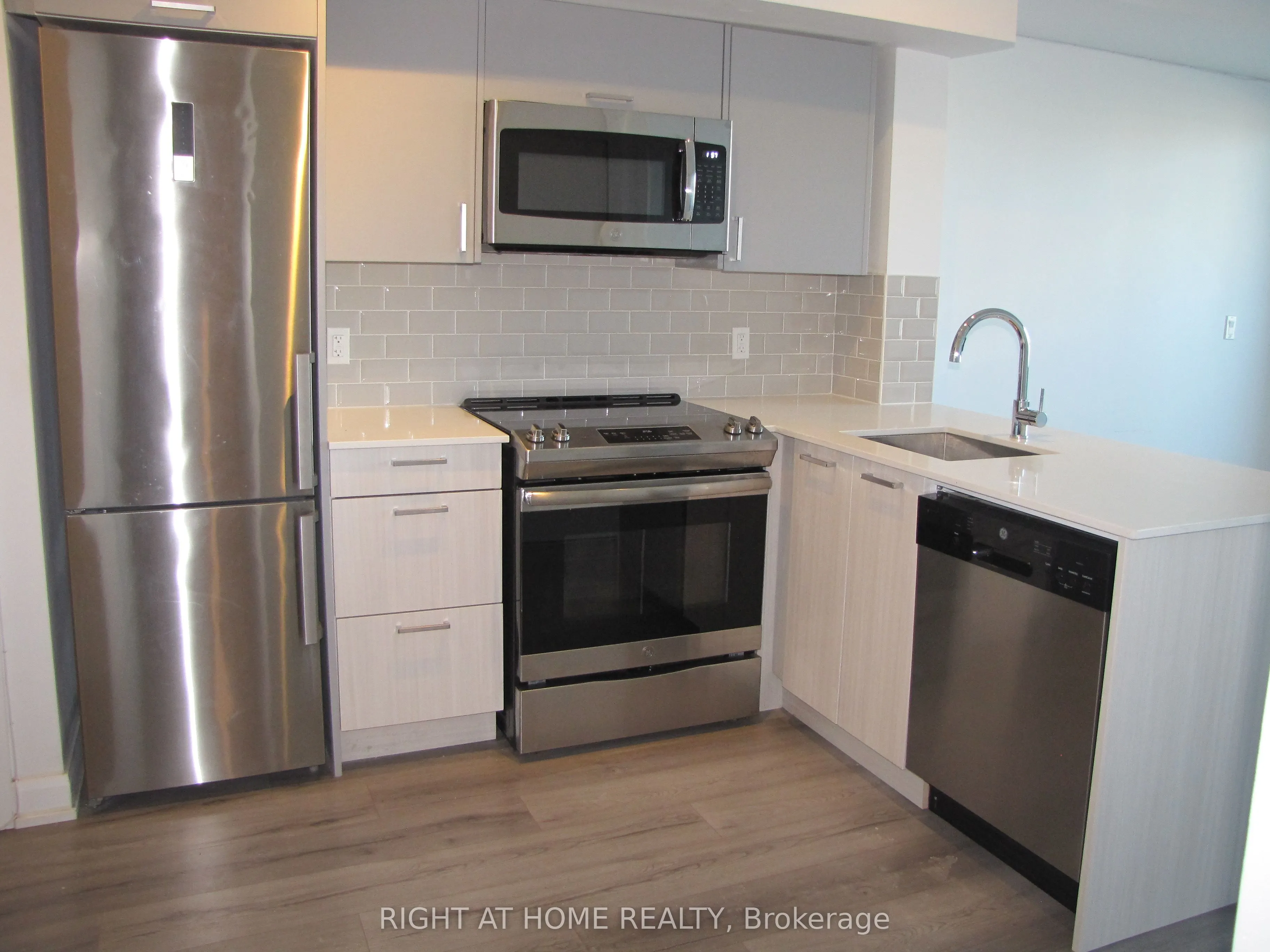 385 Osler Street, #212