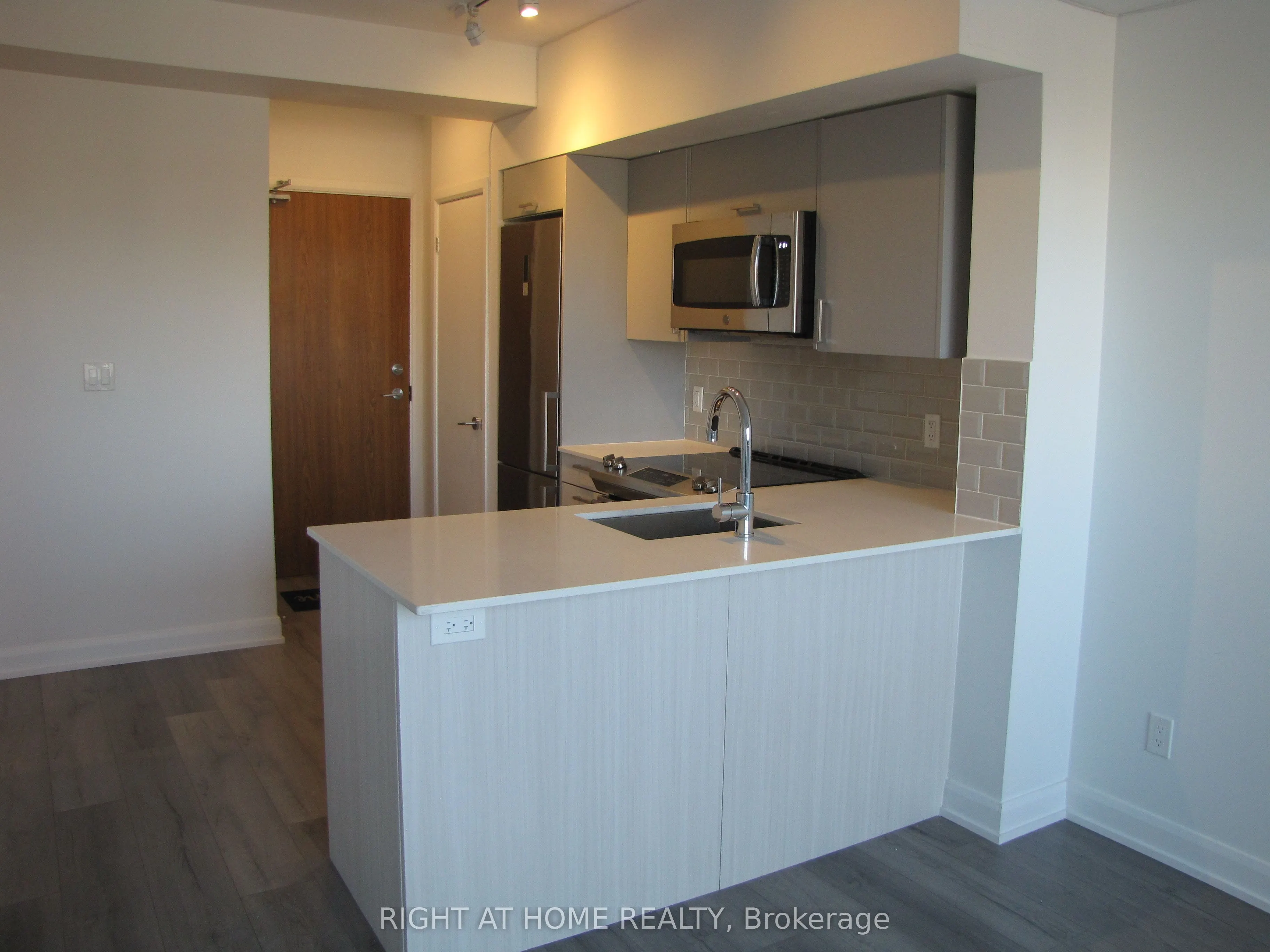 385 Osler Street, #212