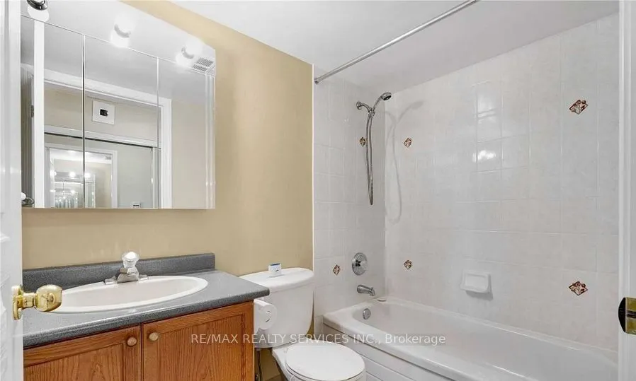 2545 Erin Centre Boulevard, #701
