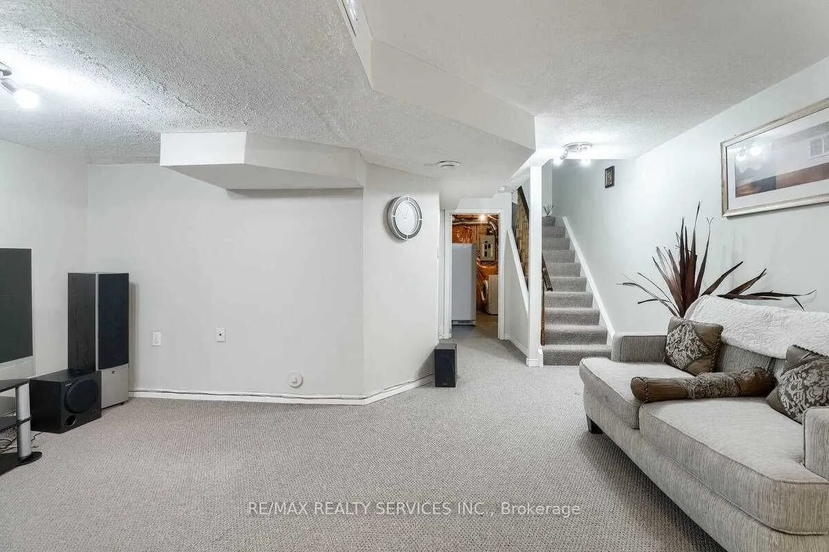 6888 Dillingwood Drive
