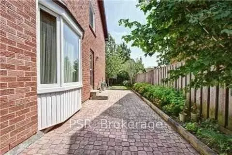 813 Willowbank Trail