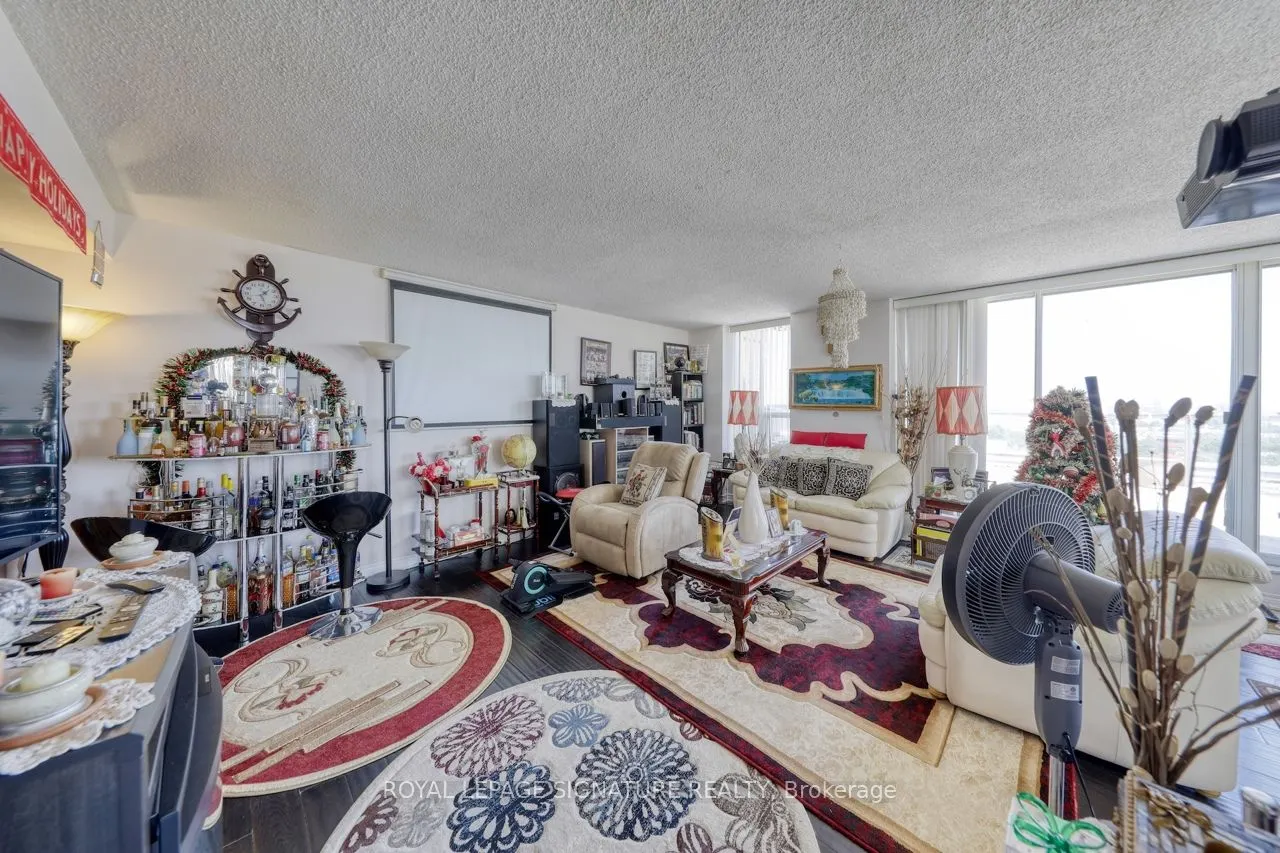 6 Humberline Drive, #904