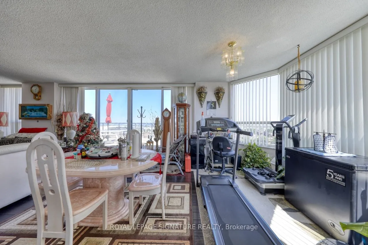 6 Humberline Drive, #904