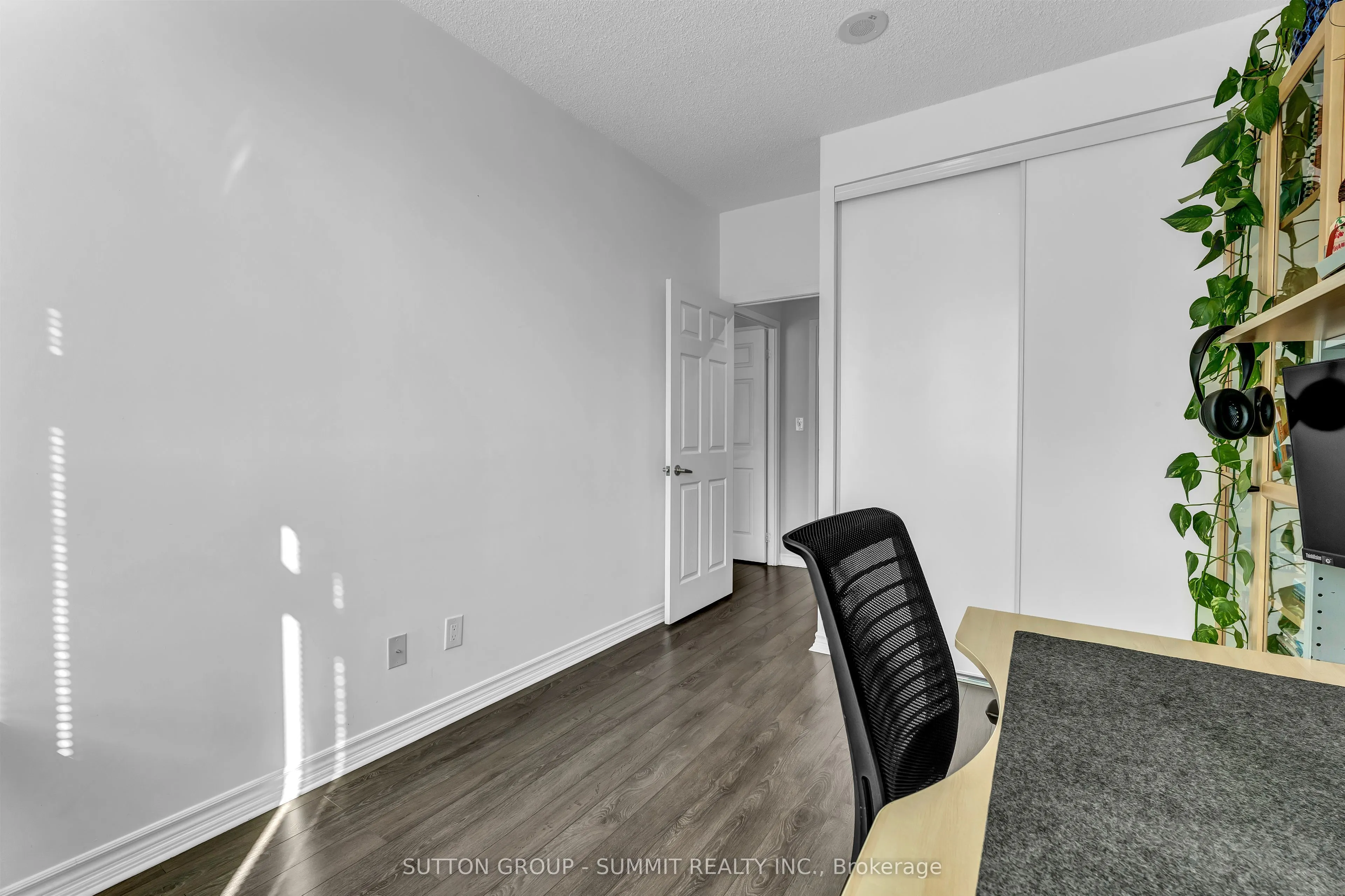 335 RATHBURN Road W, #2103