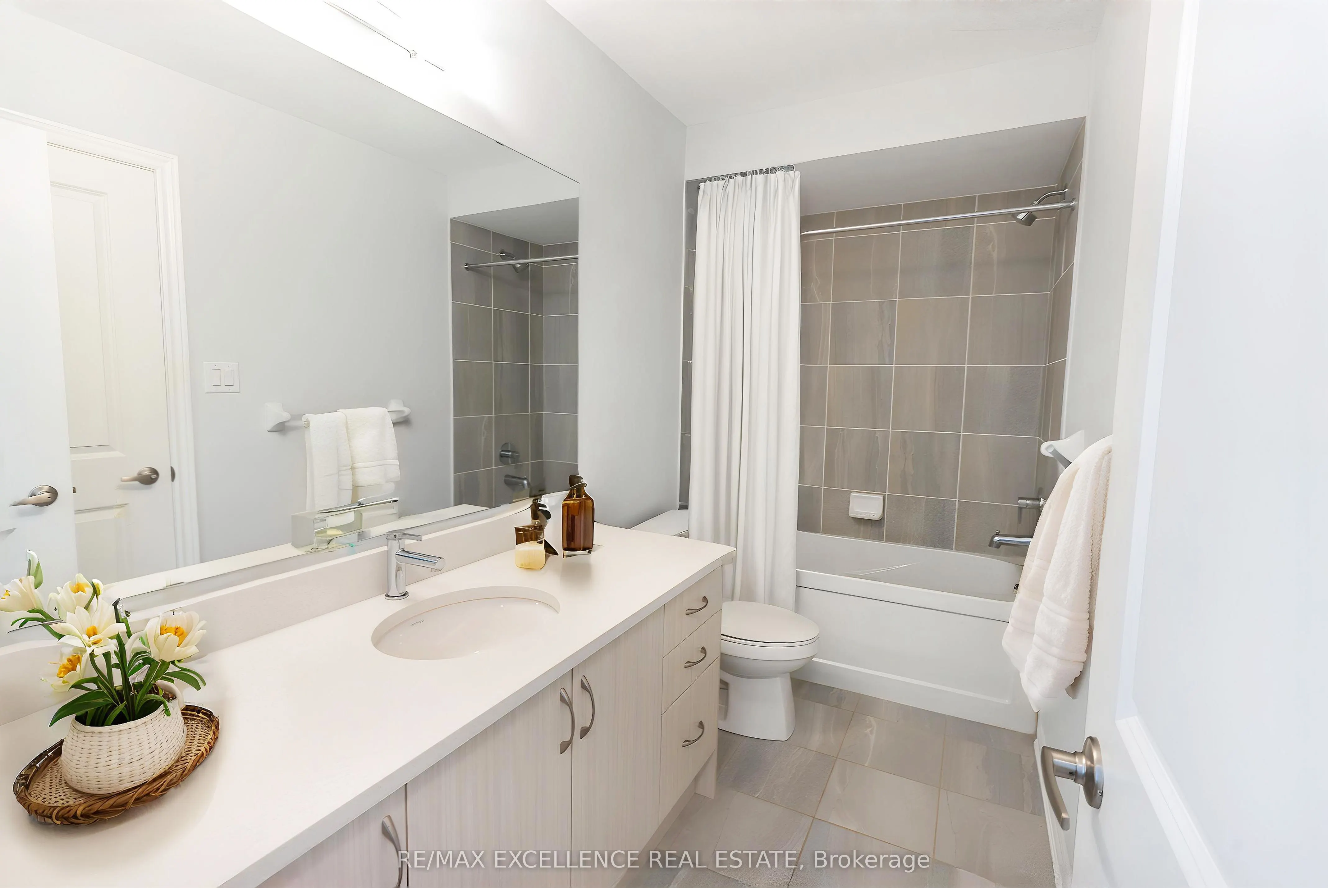 28 Bluestone Crescent, #28