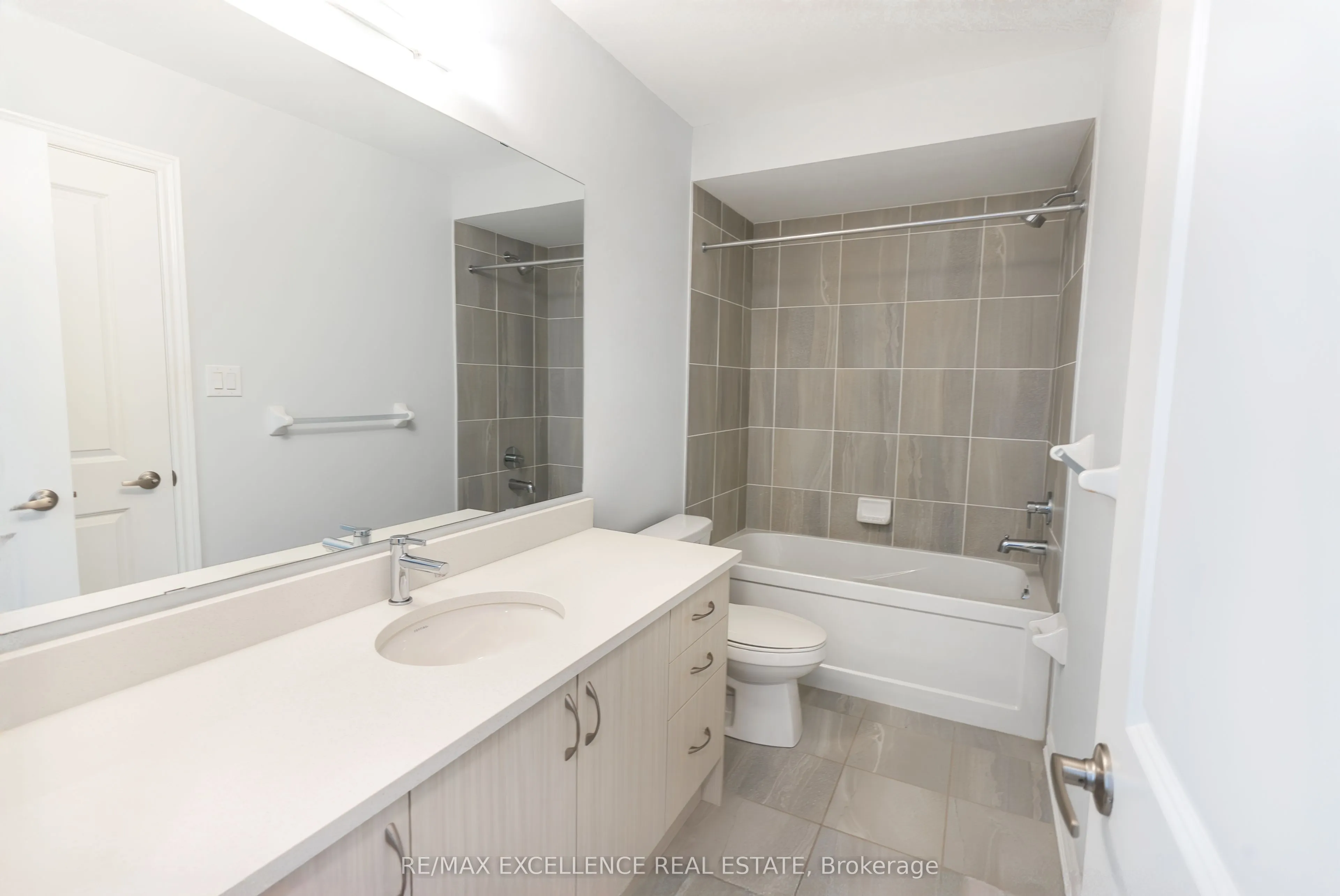28 Bluestone Crescent, #28