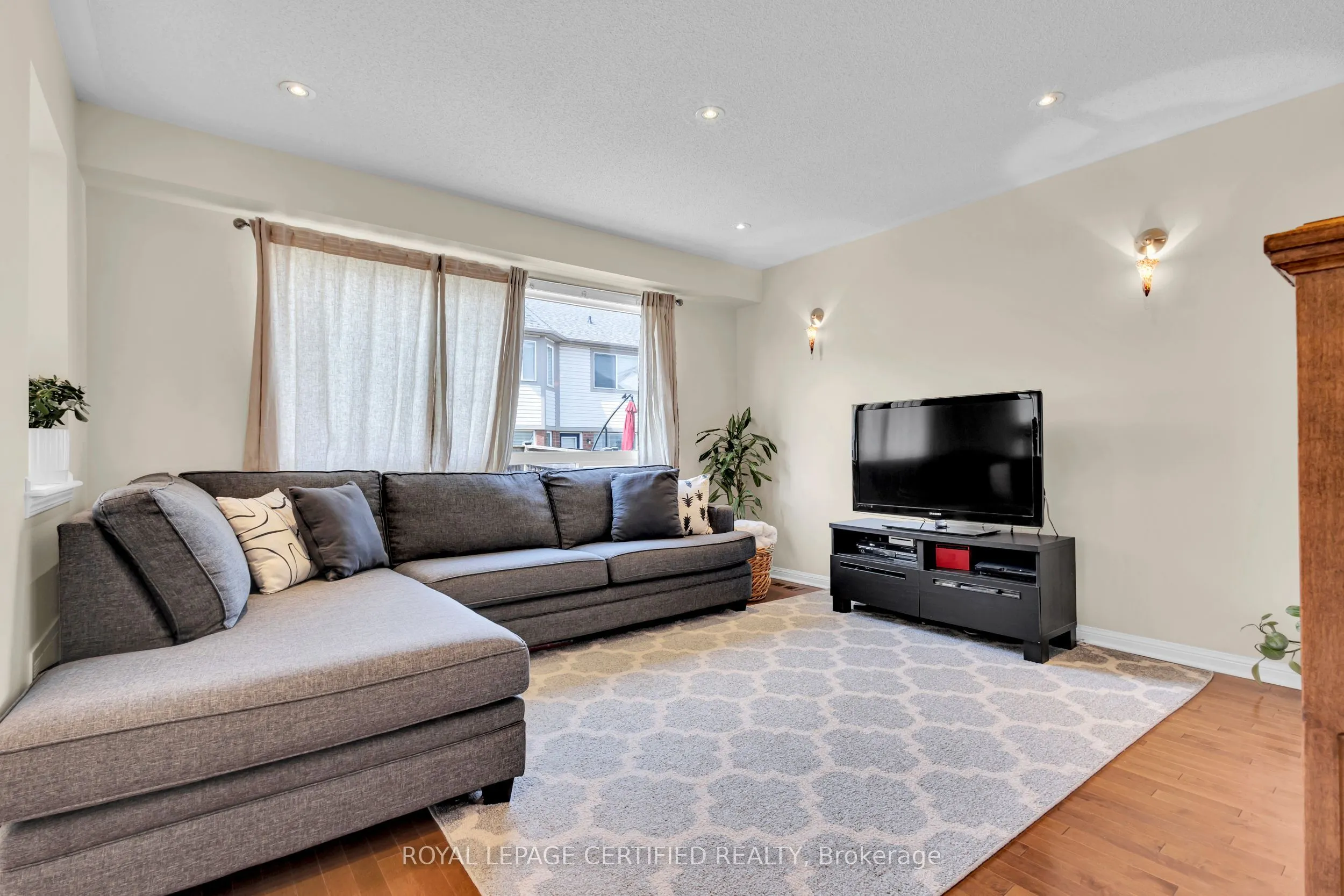 34 Tawnie (Upper) Crescent