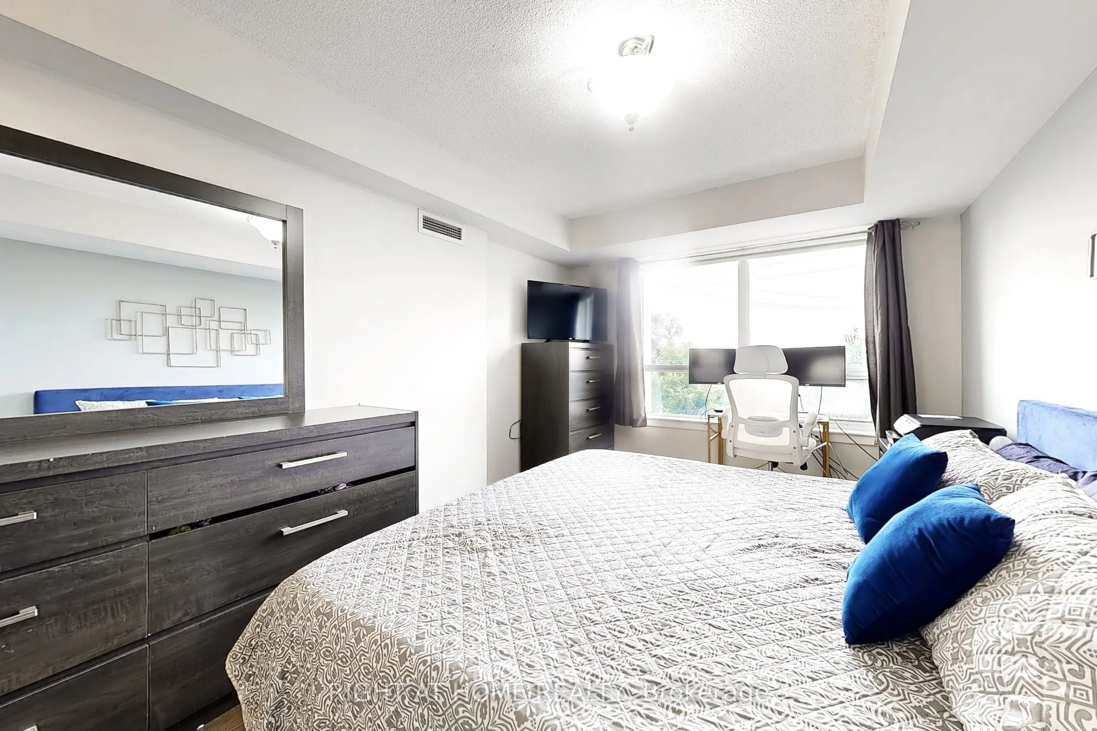 1070 Sheppard Avenue W, #214
