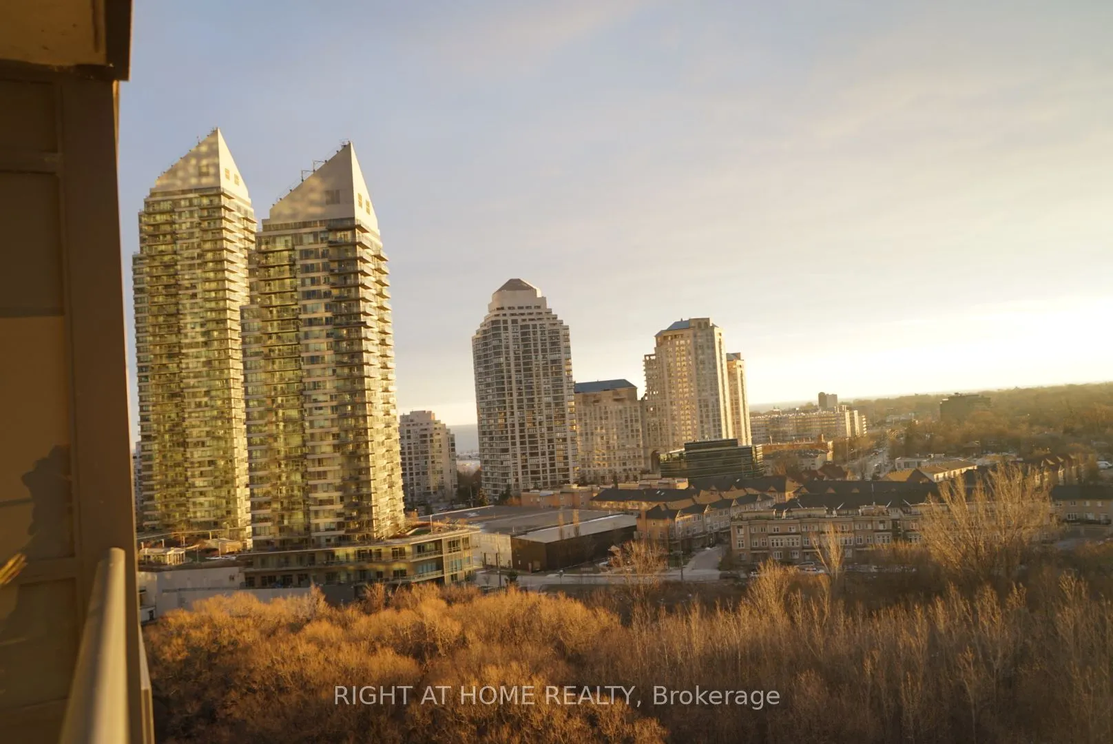 36 Park Lawn Road, #1104