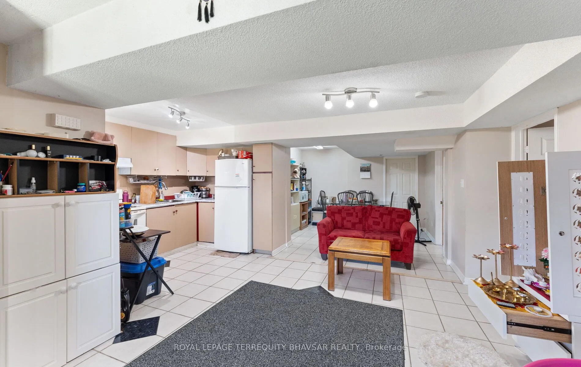 382 Harrowsmith Drive