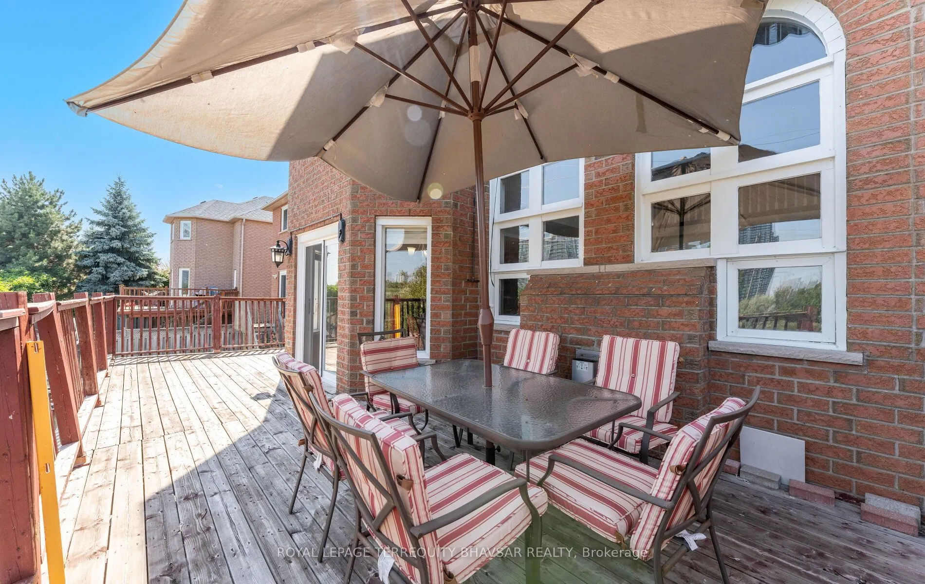 382 Harrowsmith Drive
