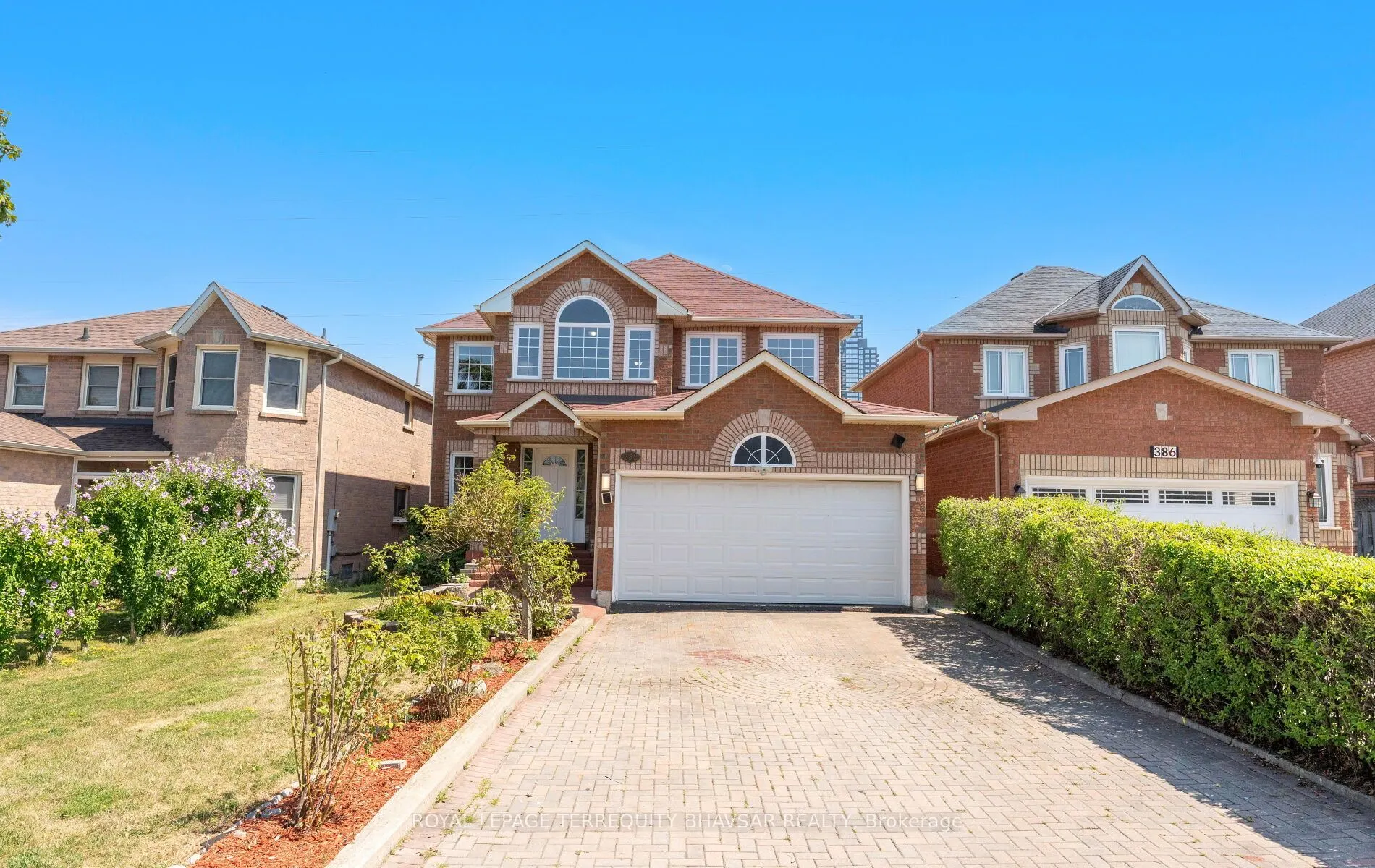 382 Harrowsmith Drive